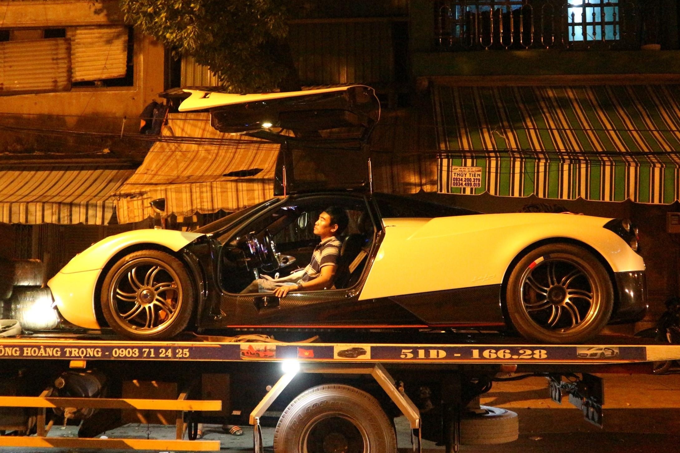 Dan xe tram ty cua Minh Nhua ve TP.HCM trong dem sau 7 ngay du lich hinh anh