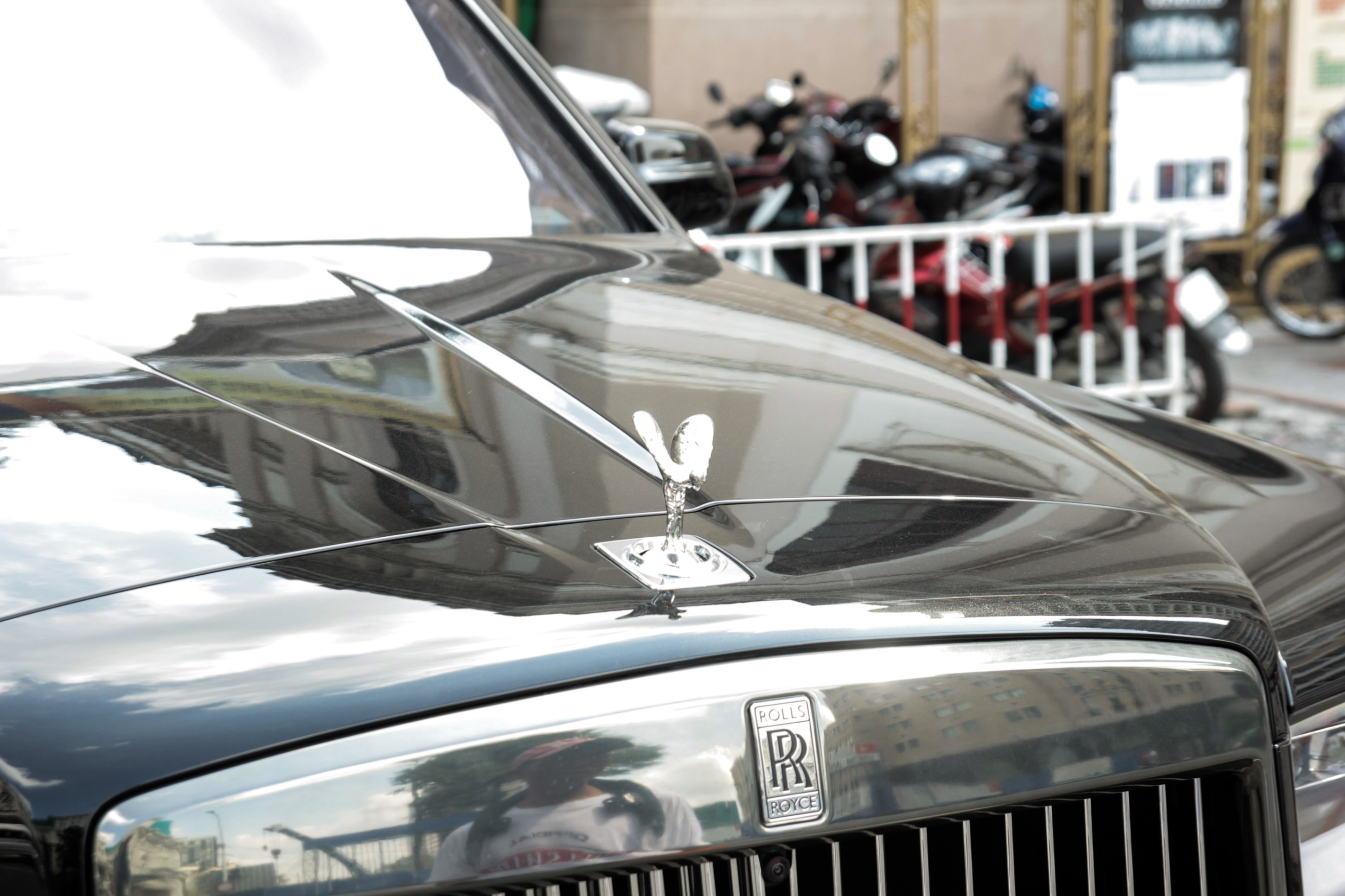 Rolls-Royce Cullinan dau tien cap ben TP.HCM anh 9