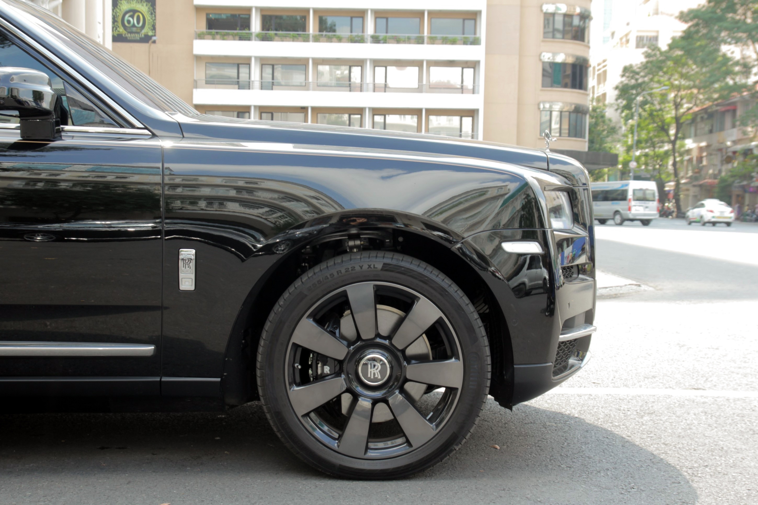 Rolls-Royce Cullinan dau tien cap ben TP.HCM anh 5