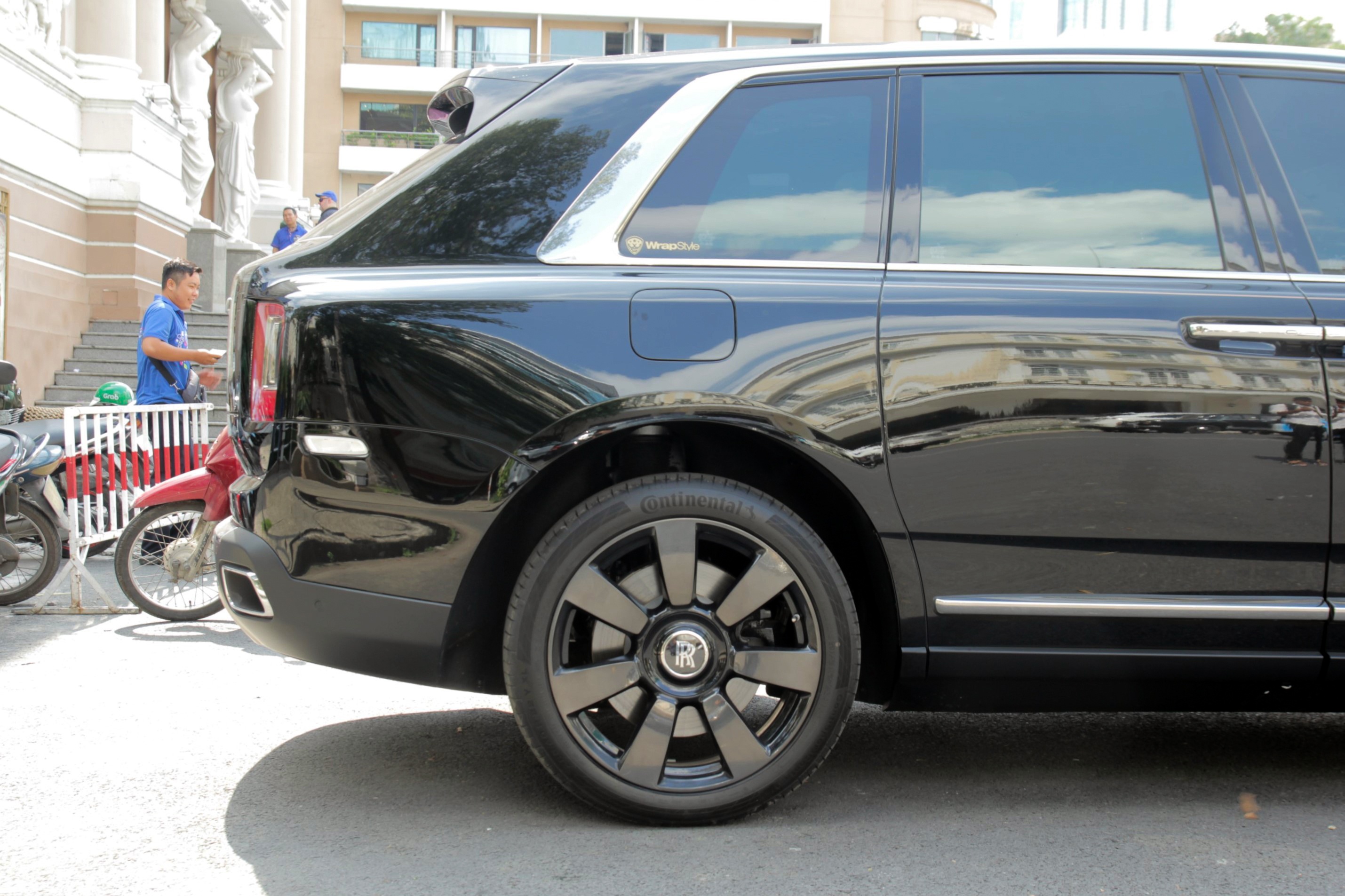 Rolls-Royce Cullinan dau tien cap ben TP.HCM anh 7