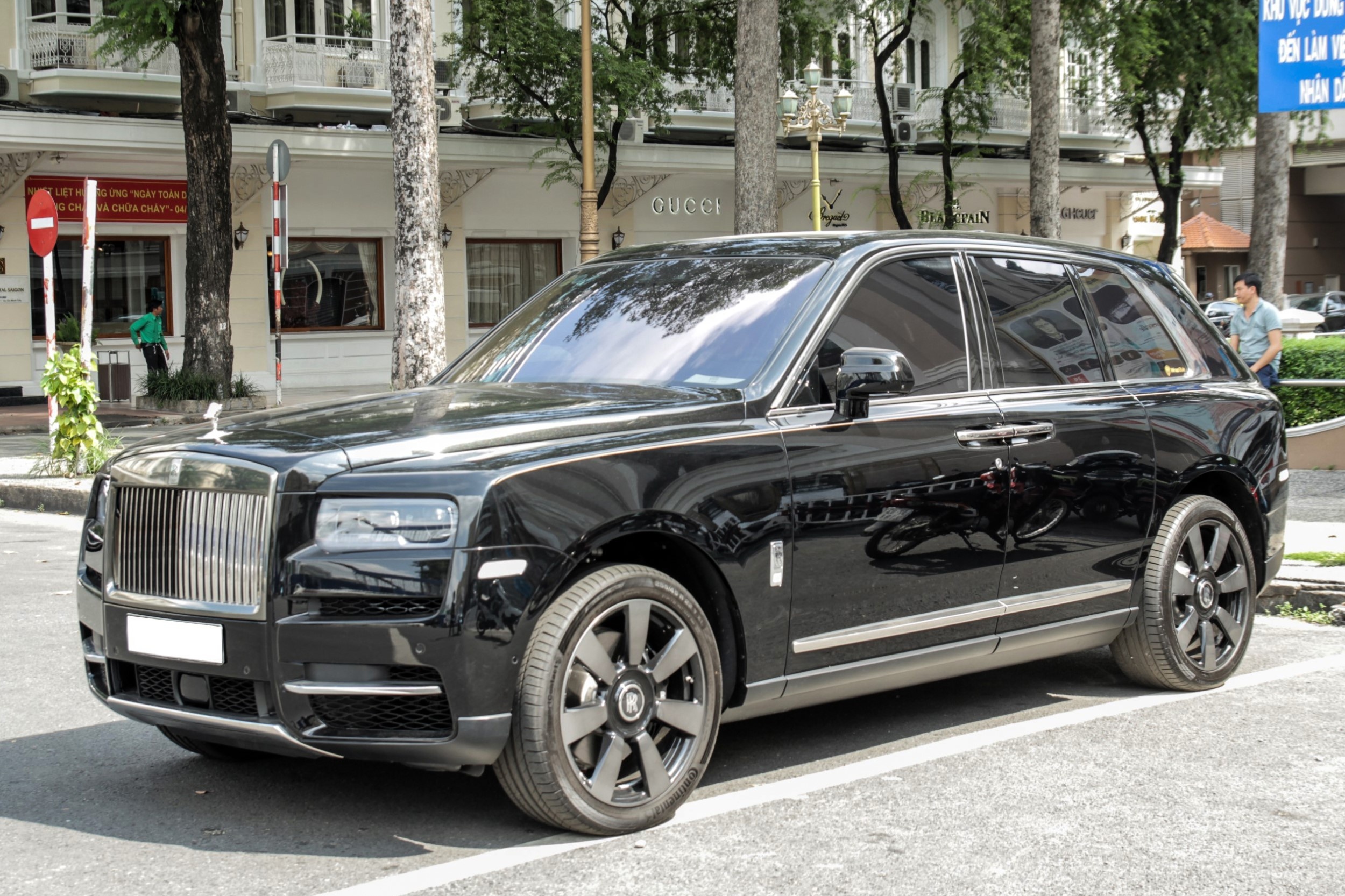 Rolls-Royce Cullinan dau tien cap ben TP.HCM anh 2