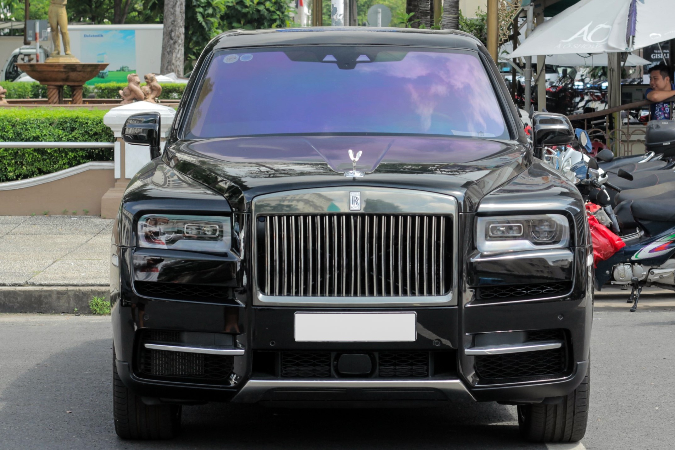 Rolls-Royce Cullinan dau tien cap ben TP.HCM anh 4