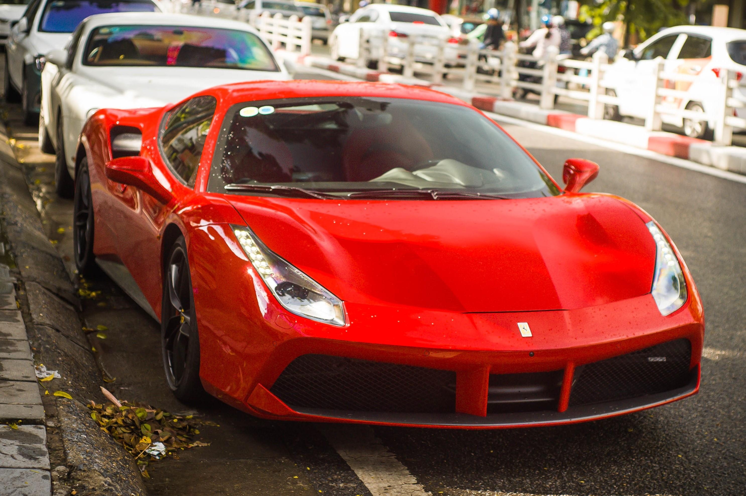 Ngam Ferrari 488 GTB cua Tuan Hung sau mot nam gap tai nan hinh anh