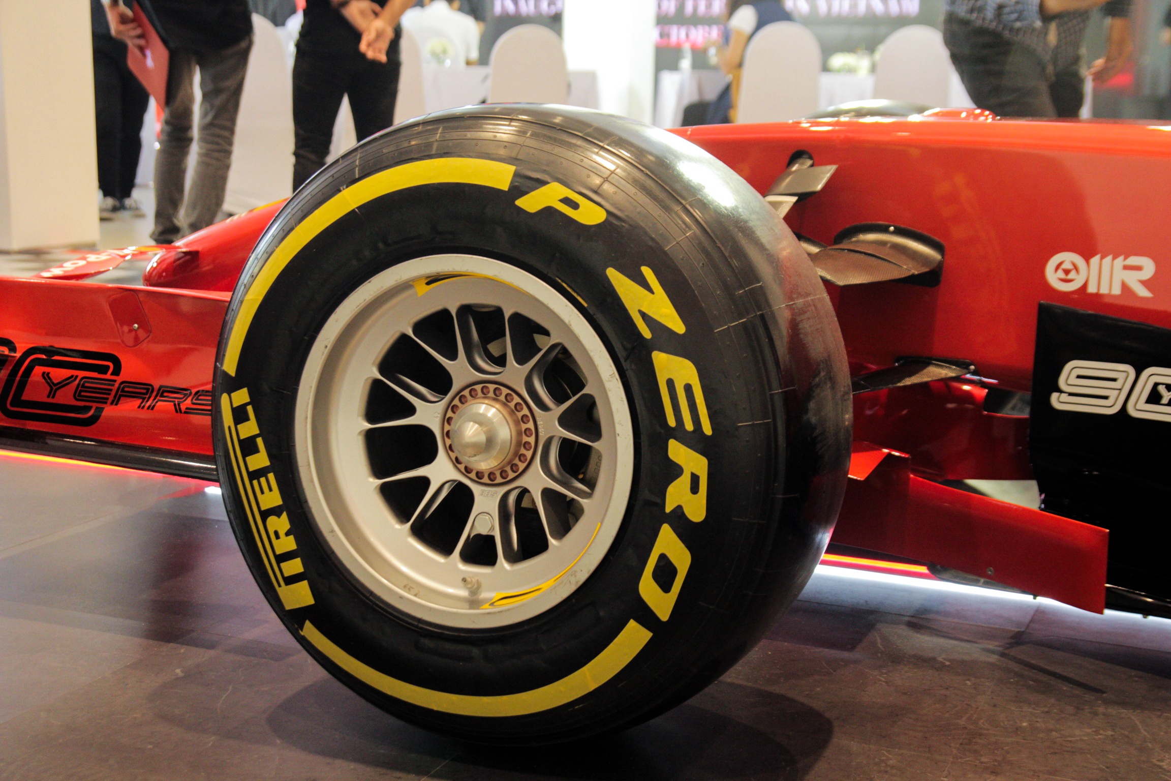 Can canh xe dua F1 cua Ferrari tai VN anh 8