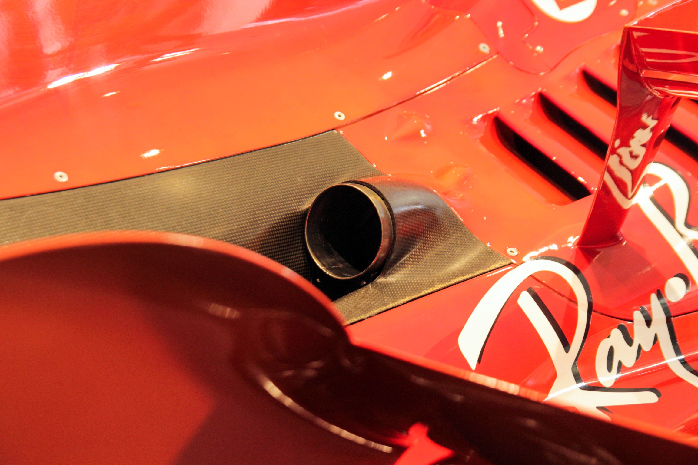 Can canh xe dua F1 cua Ferrari tai VN anh 6