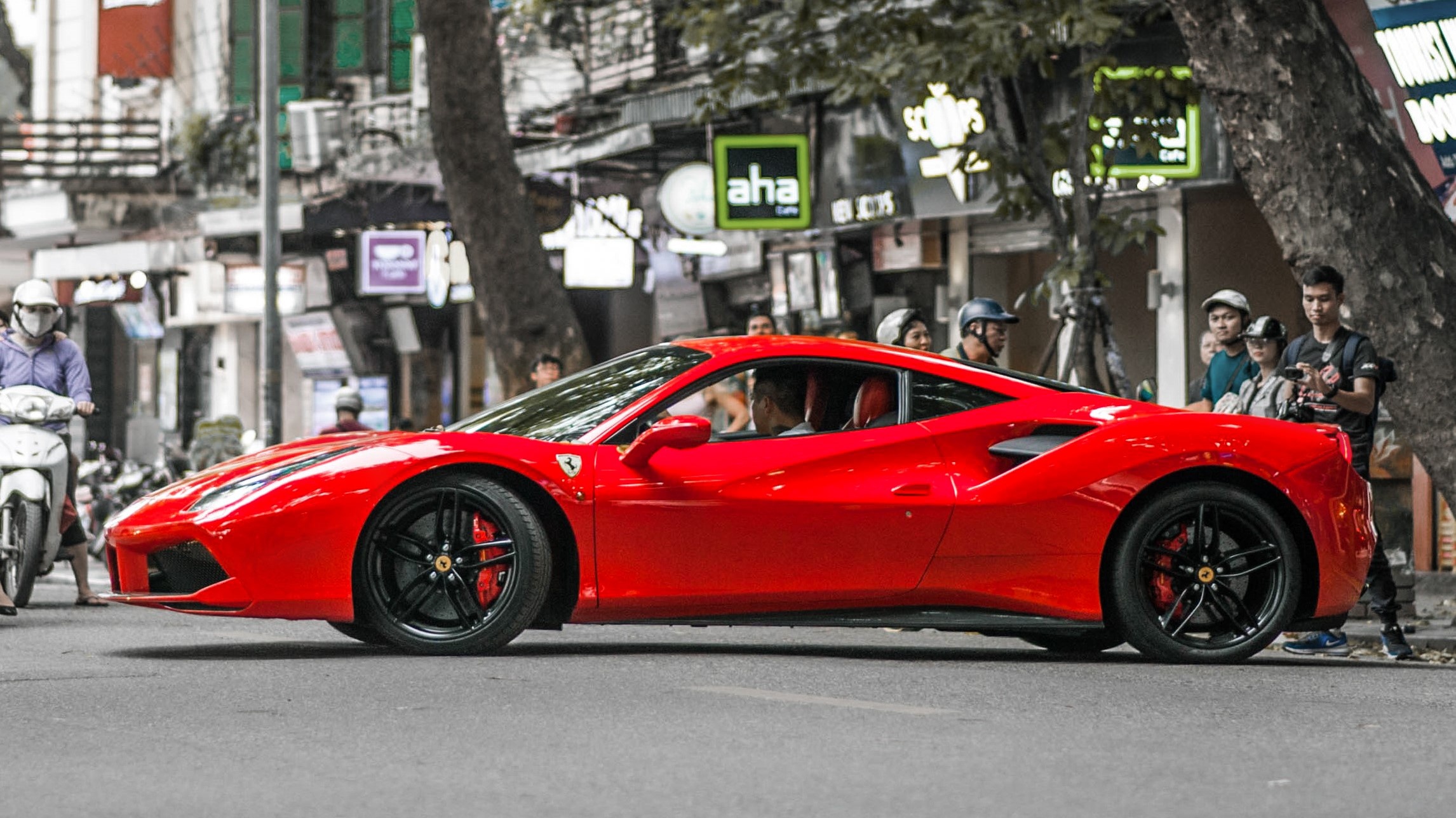 Ferrari 488 GTB cua Tuan Hung anh 19