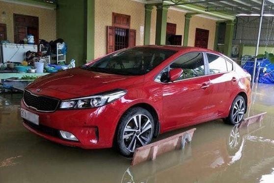 Chong ngap cho oto nho ghe da va gach hinh anh