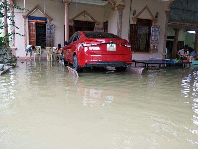 Chu xe chong ngap cho oto nho ghe da va gach anh 2