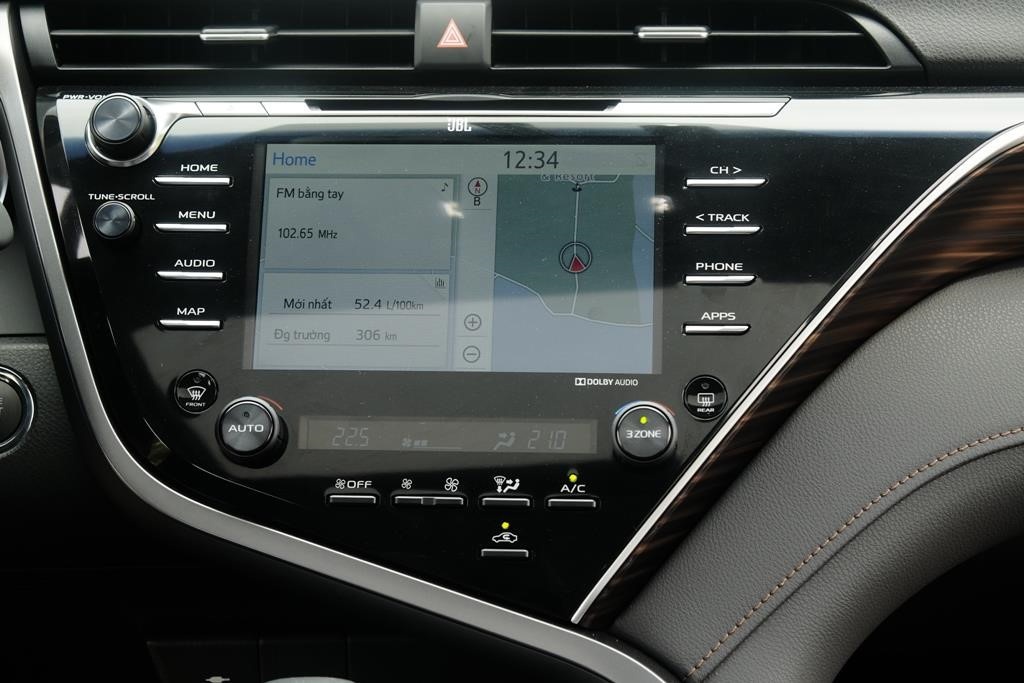 Toyota Camry bán bia kèm lạc ảnh 2 Toyota Camry ban bia kem lac anh 2