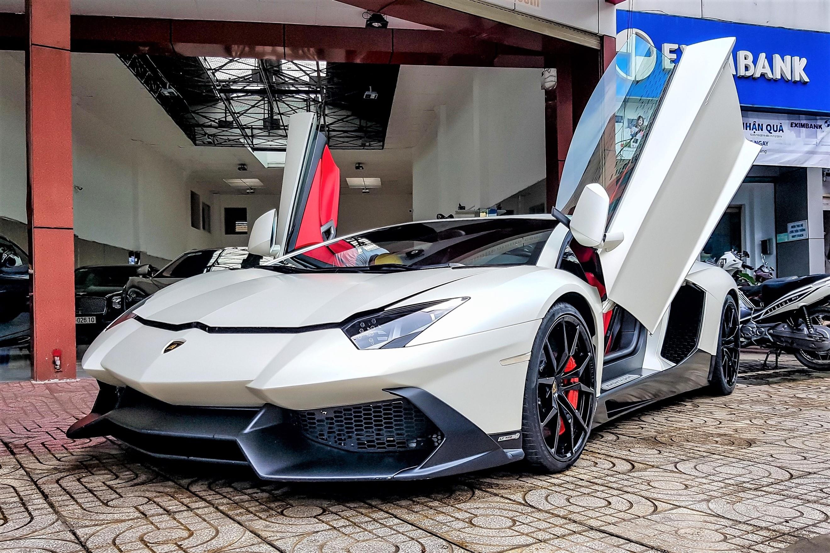Lamborghini Aventador do bodykit ban ky niem 50 nam tai TP.HCM hinh anh