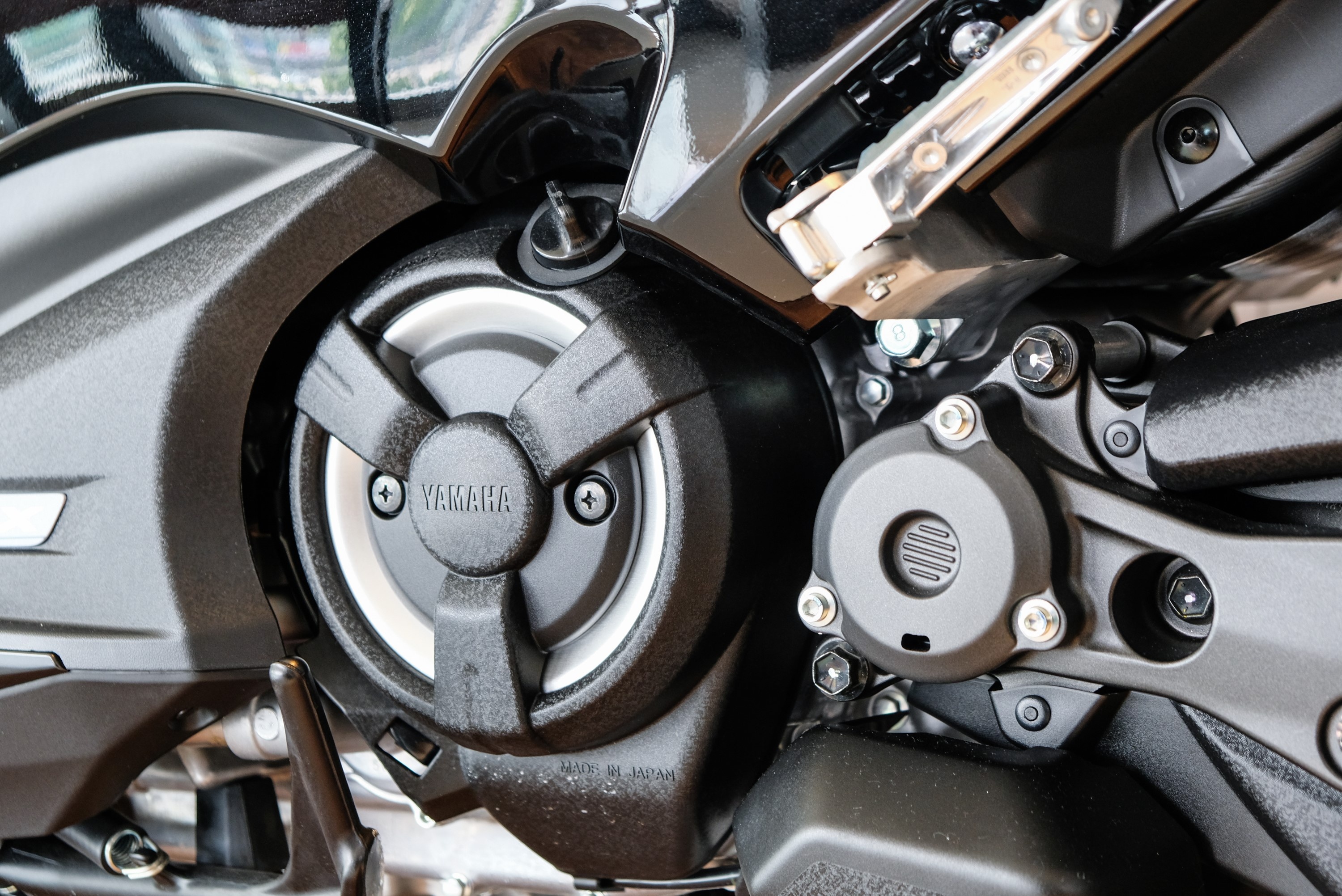 Can canh xe tay ga phan khoi lon Yamaha T-Max anh 8