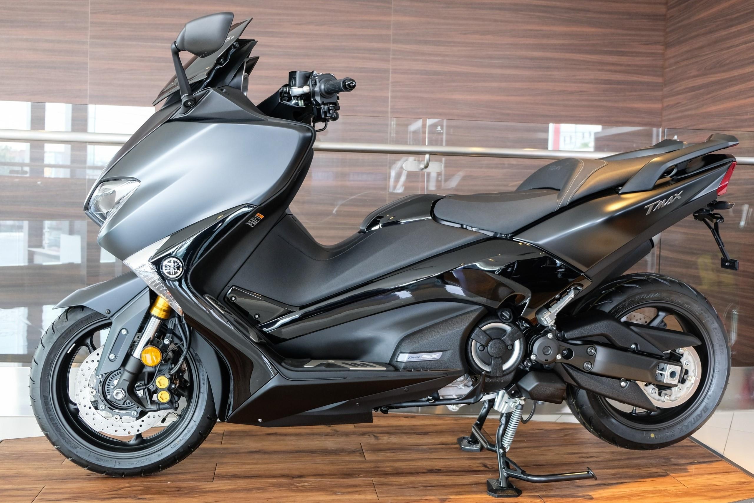 Can canh Yamaha T-Max - xe tay ga 530 phan khoi hinh anh