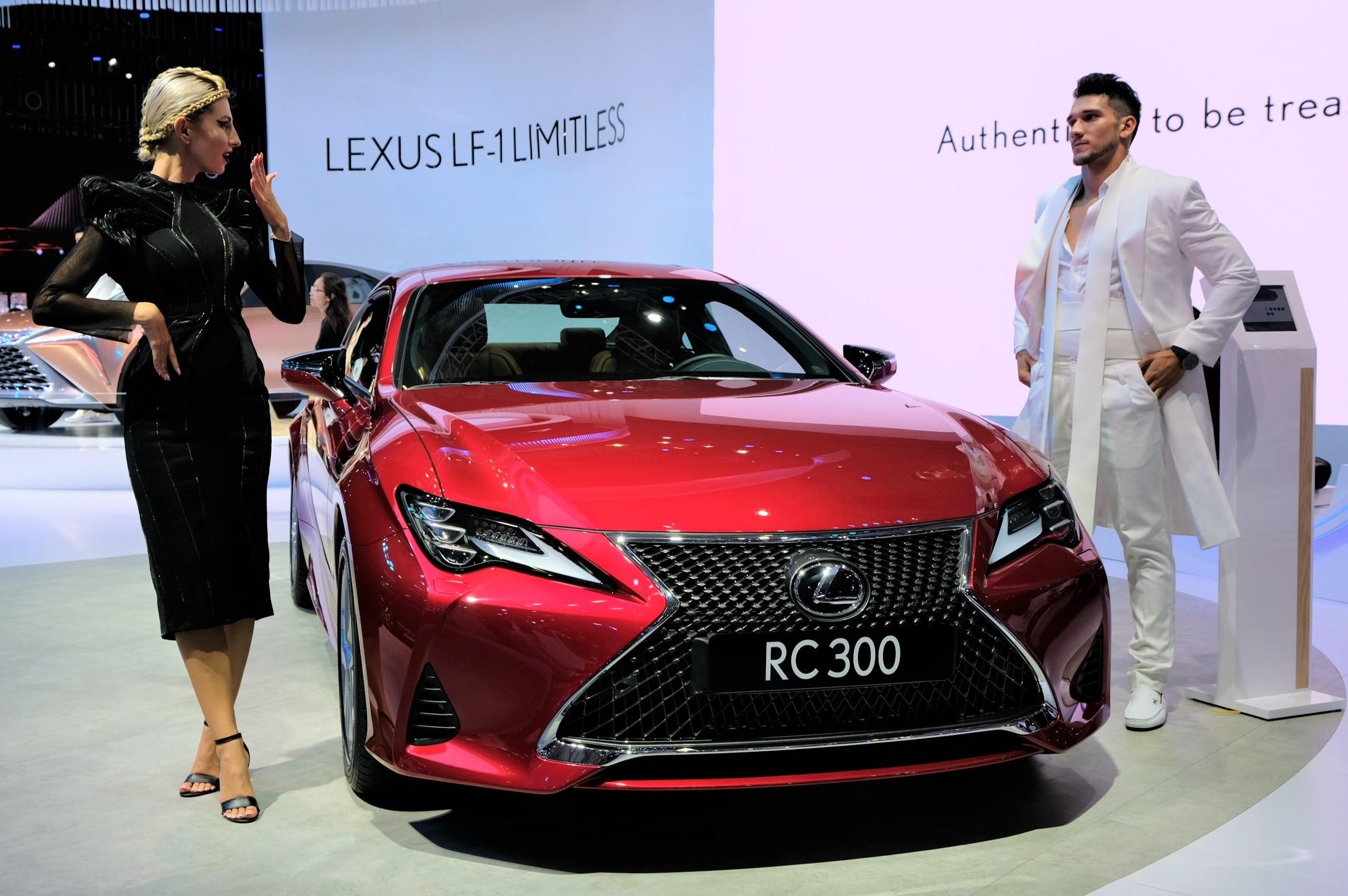 Xe the thao Lexus RC 300 tai VMS 2019, gia tu 3,27 ty dong hinh anh