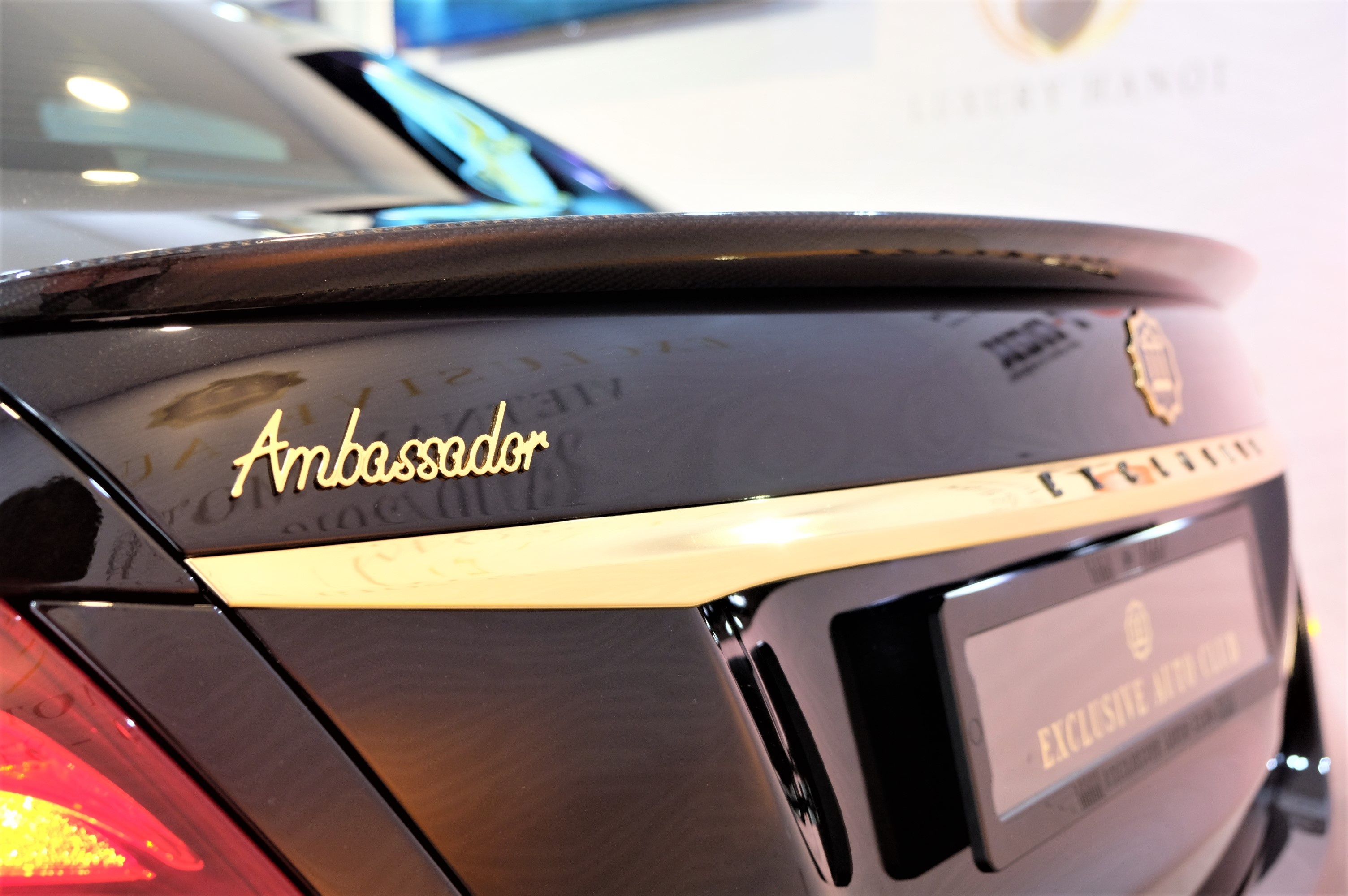 Mercedes-Benz E300 AMG ma vang anh 5