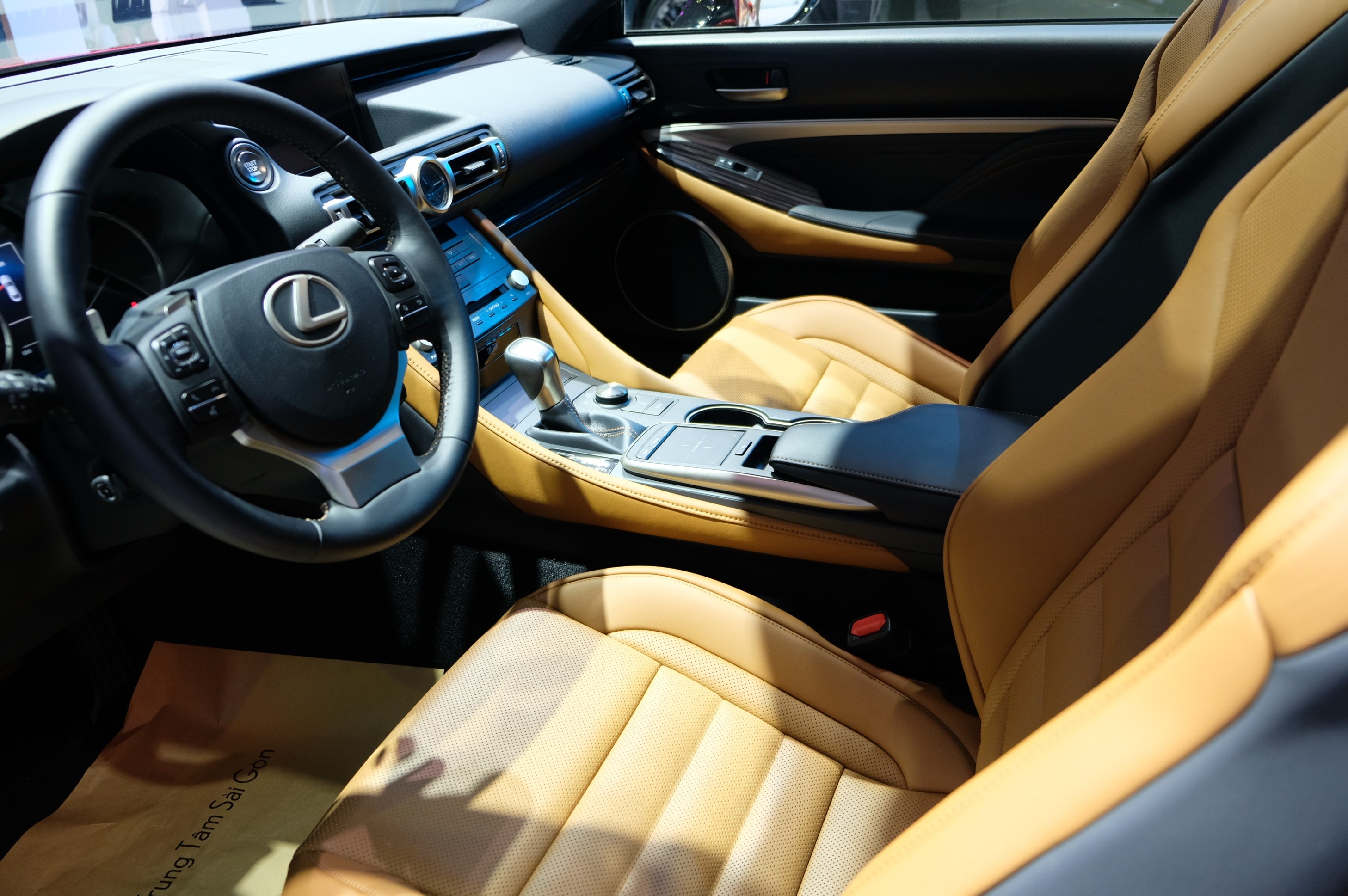 Lexus RC 300 ra mat anh 7