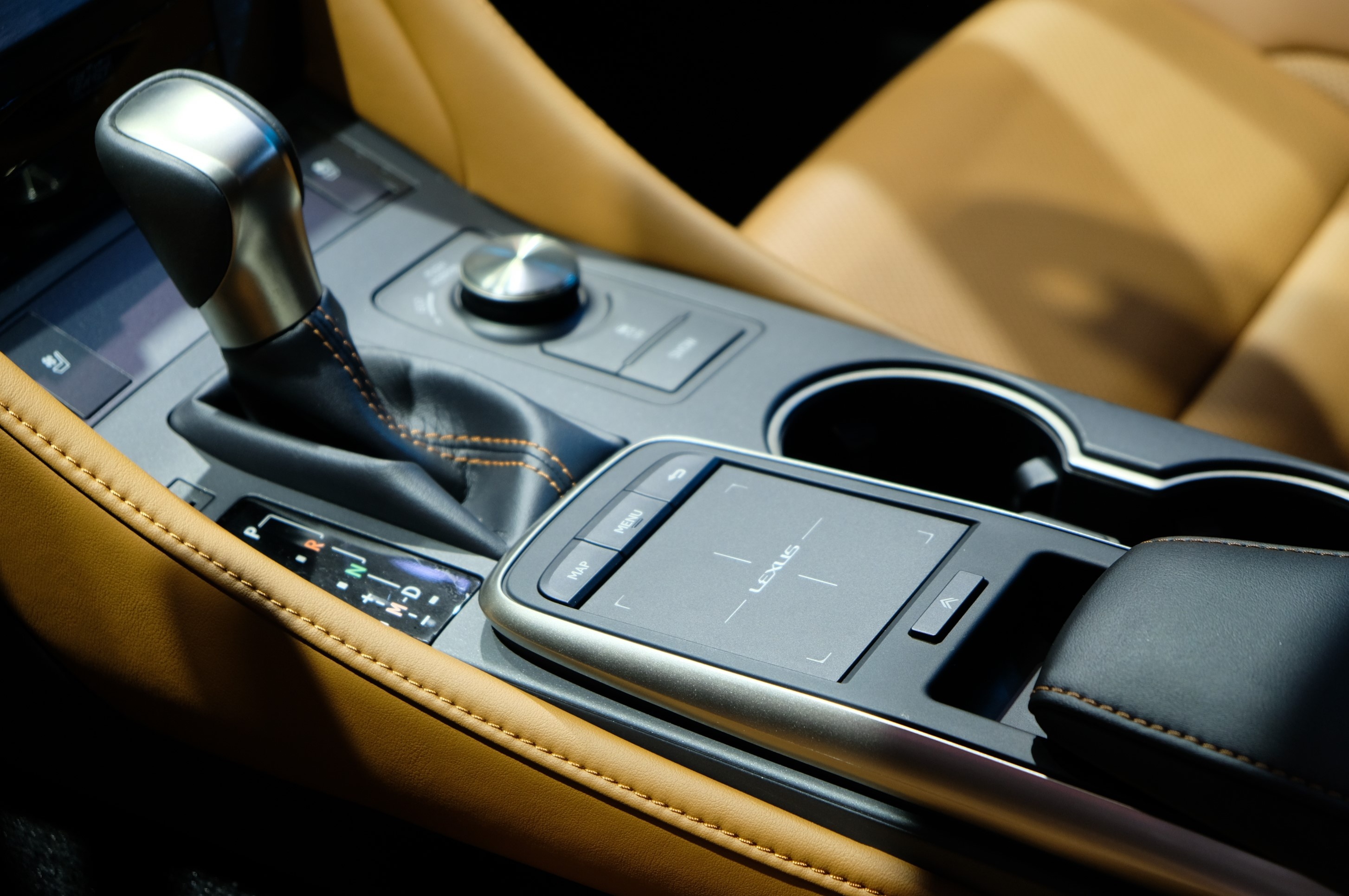 Lexus RC 300 ra mat anh 8