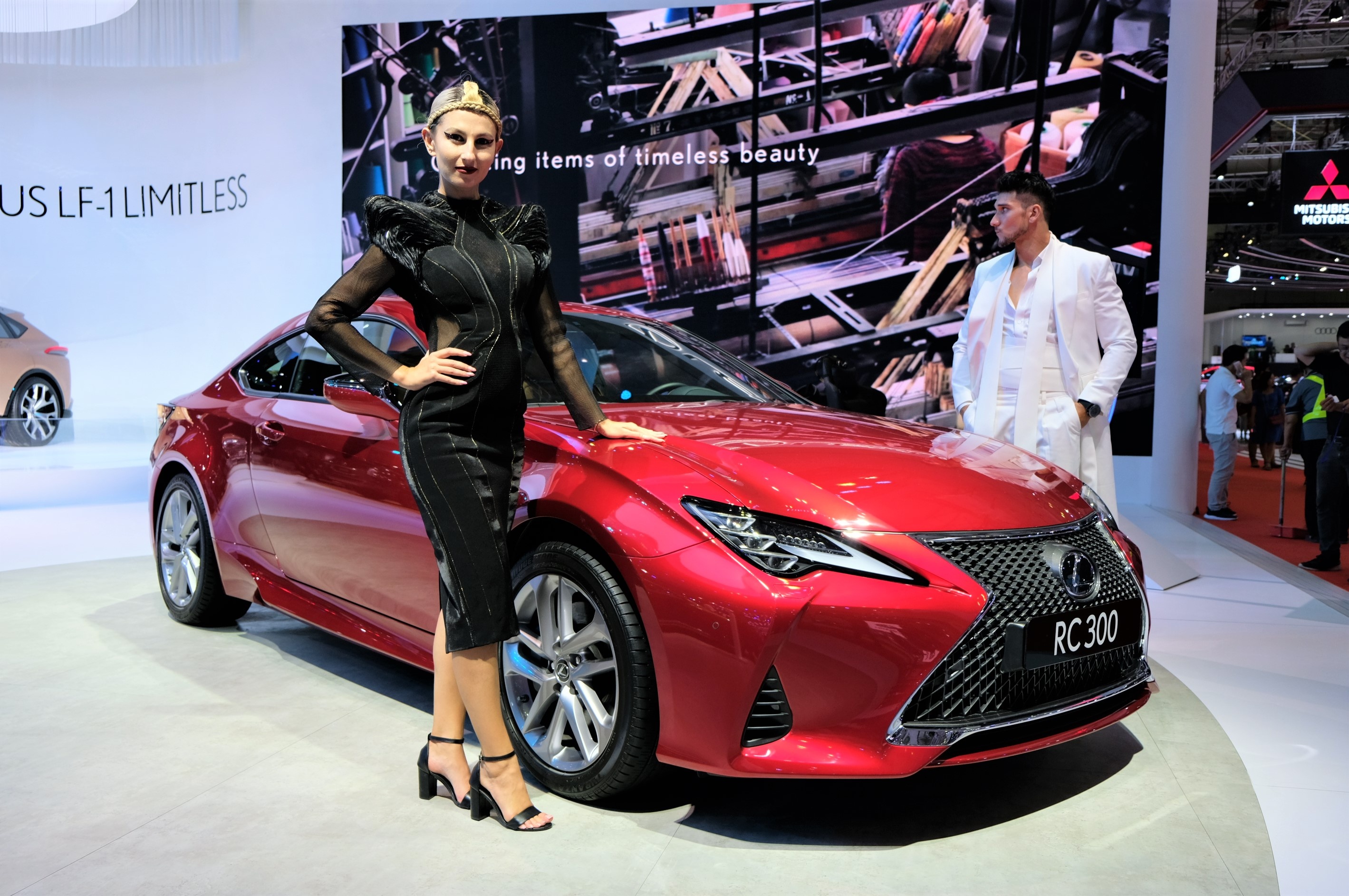 Lexus RC 300 ra mat anh 1