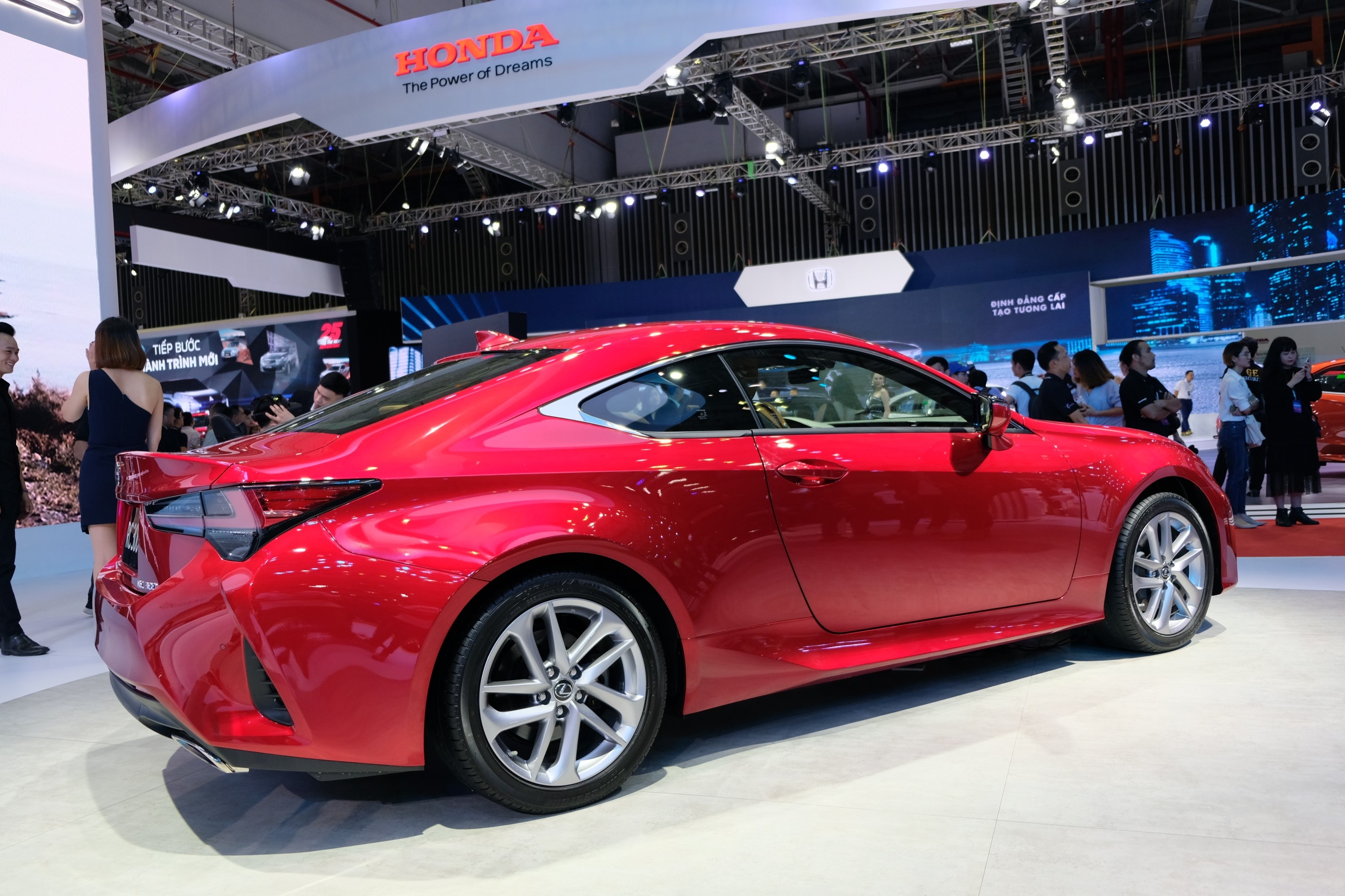 Lexus RC 300 ra mat anh 9