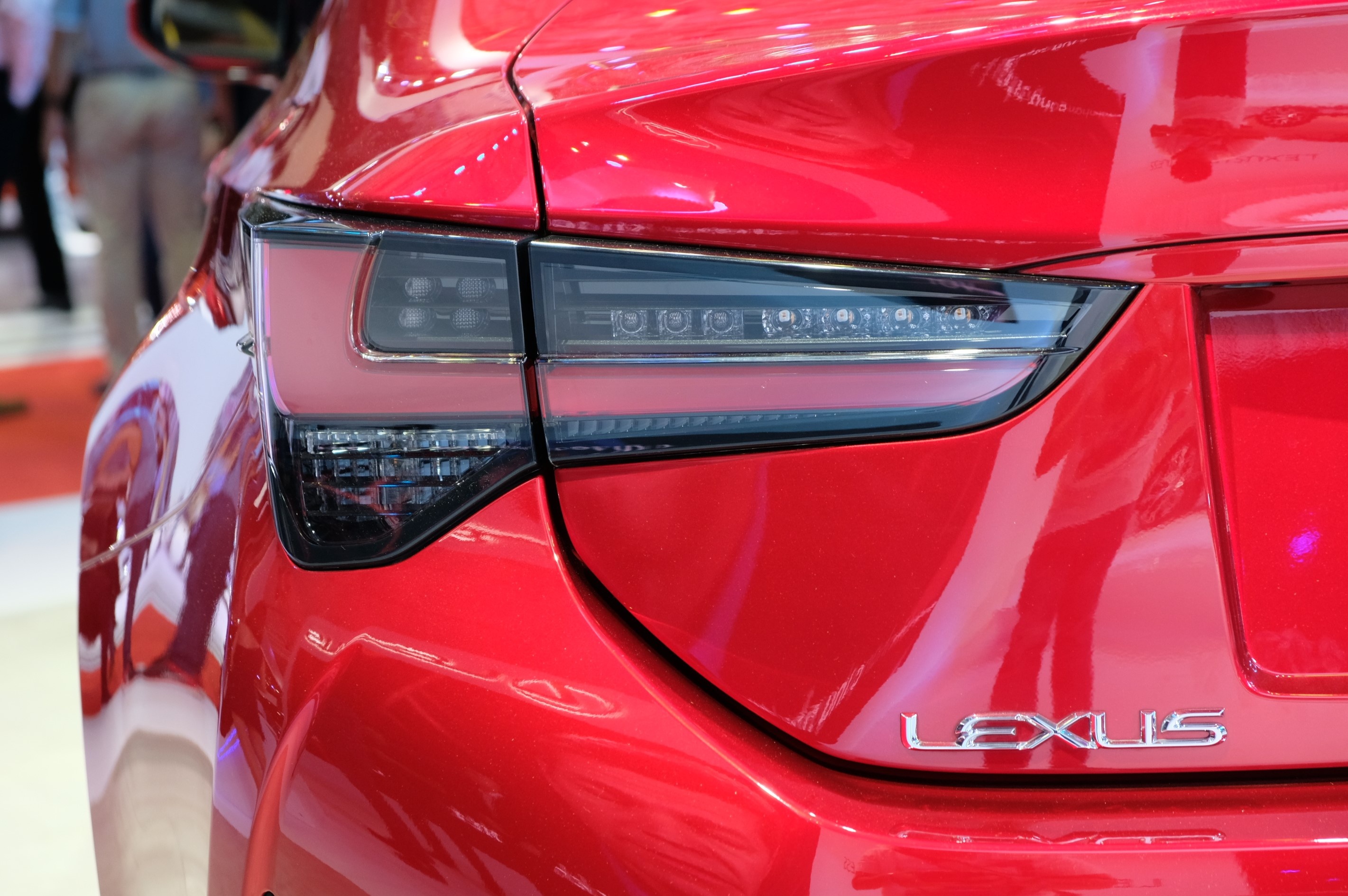 Lexus RC 300 ra mat anh 10