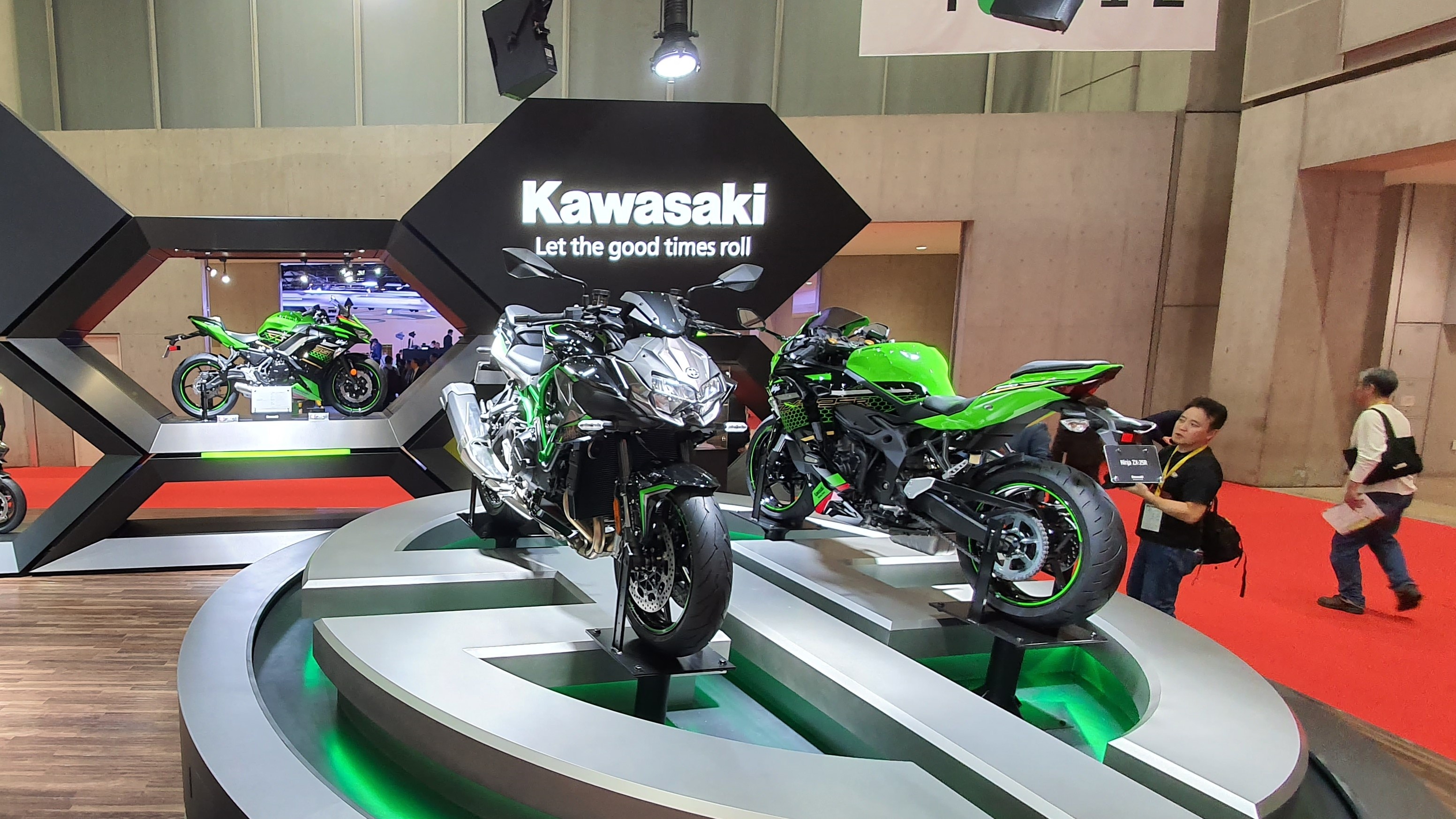 Kawasaki Z H2 ra mắt ảnh 1 Kawasaki Z H2 ra mat anh 1