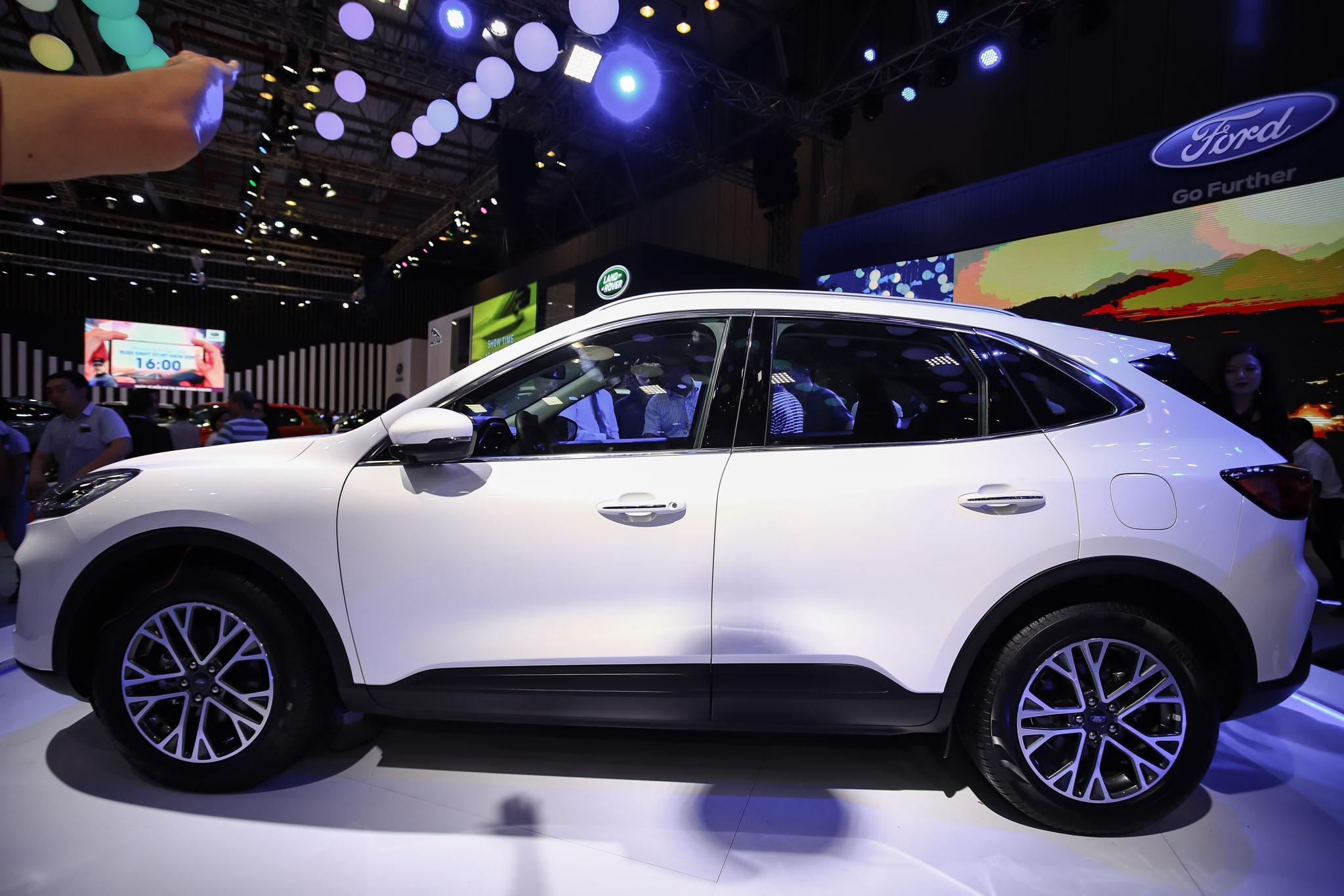 Cận cảnh Ford Escape tại Việt Nam ảnh 3 Can canh Ford Escape tai Viet Nam anh 3