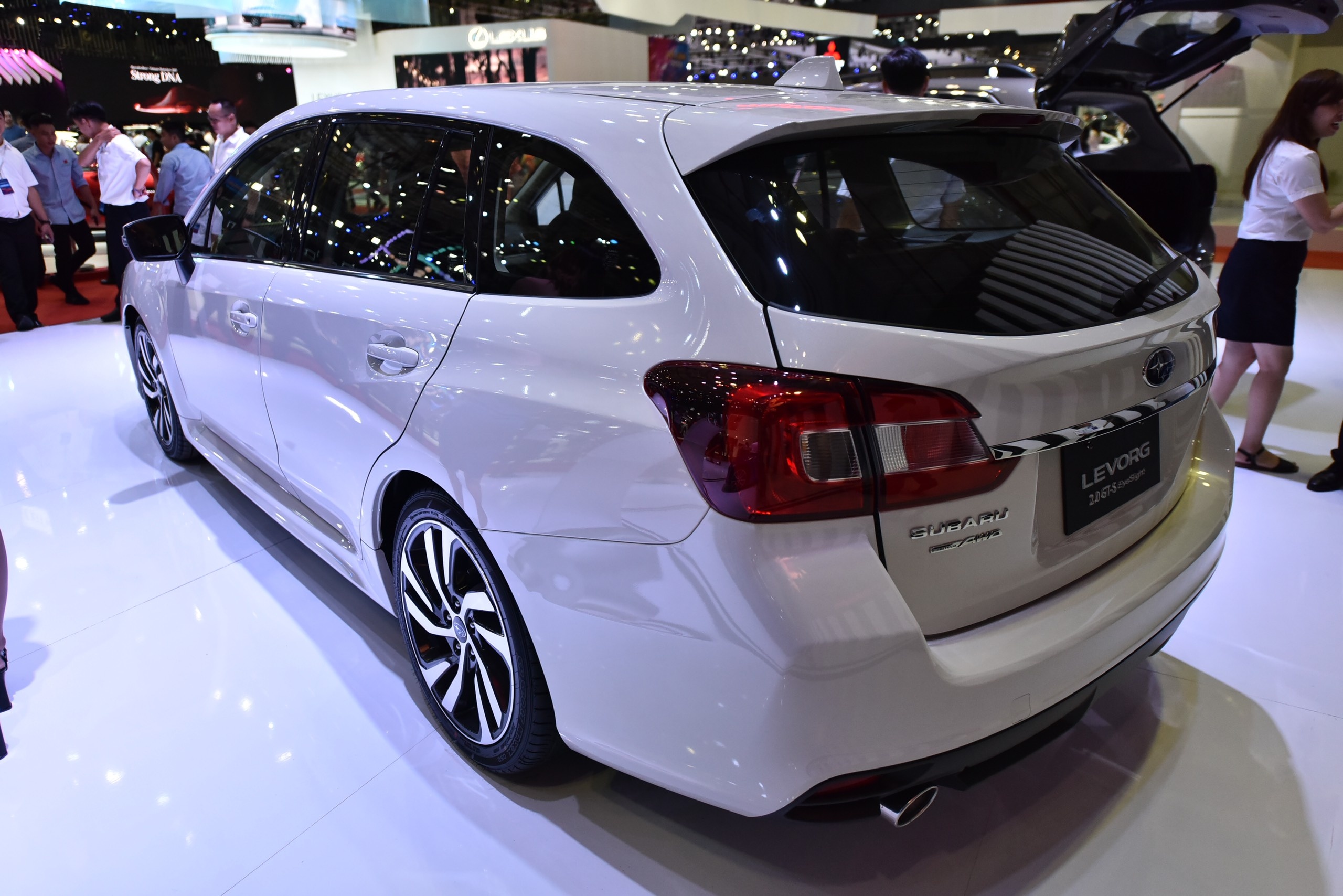 Xe gia dinh the thao Subaru Levorg 2.0 GT-S anh 1