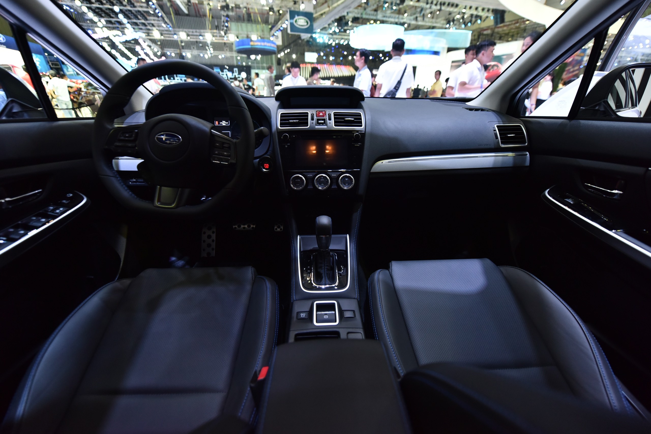 Xe gia dinh the thao Subaru Levorg 2.0 GT-S anh 7