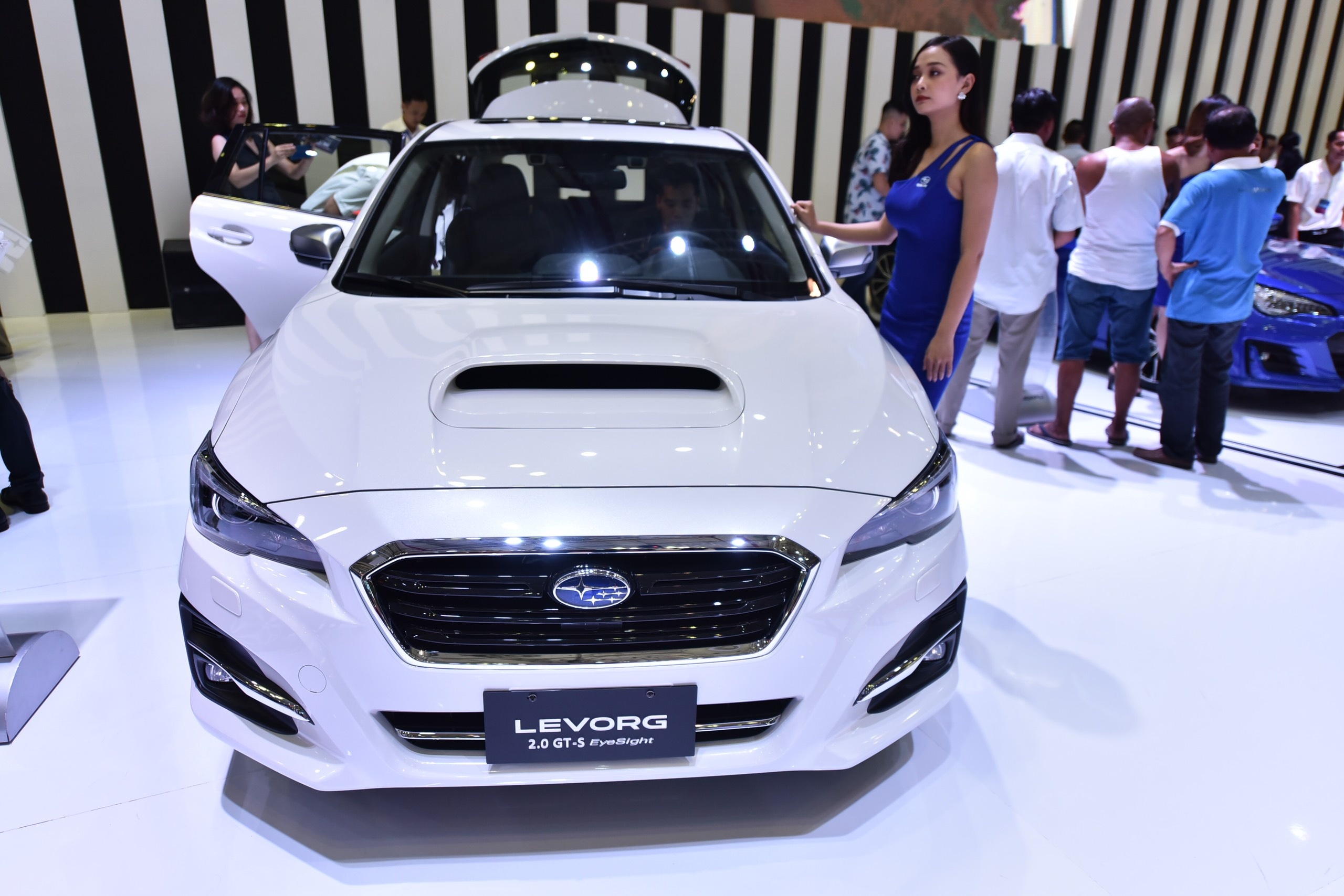 Xe gia dinh the thao Subaru Levorg 2.0 GT-S anh 3