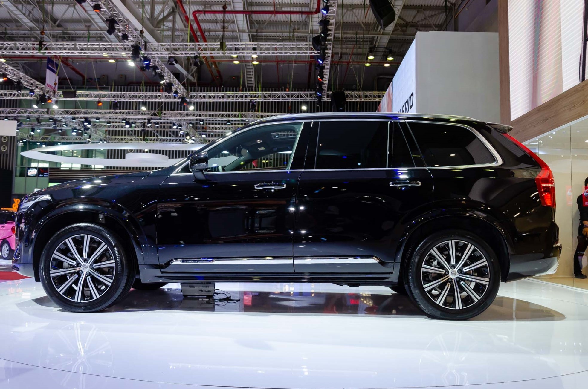 Volvo XC90 bản nâng cấp ra mắt ảnh 11 Volvo XC90 ban nang cap ra mat anh 11