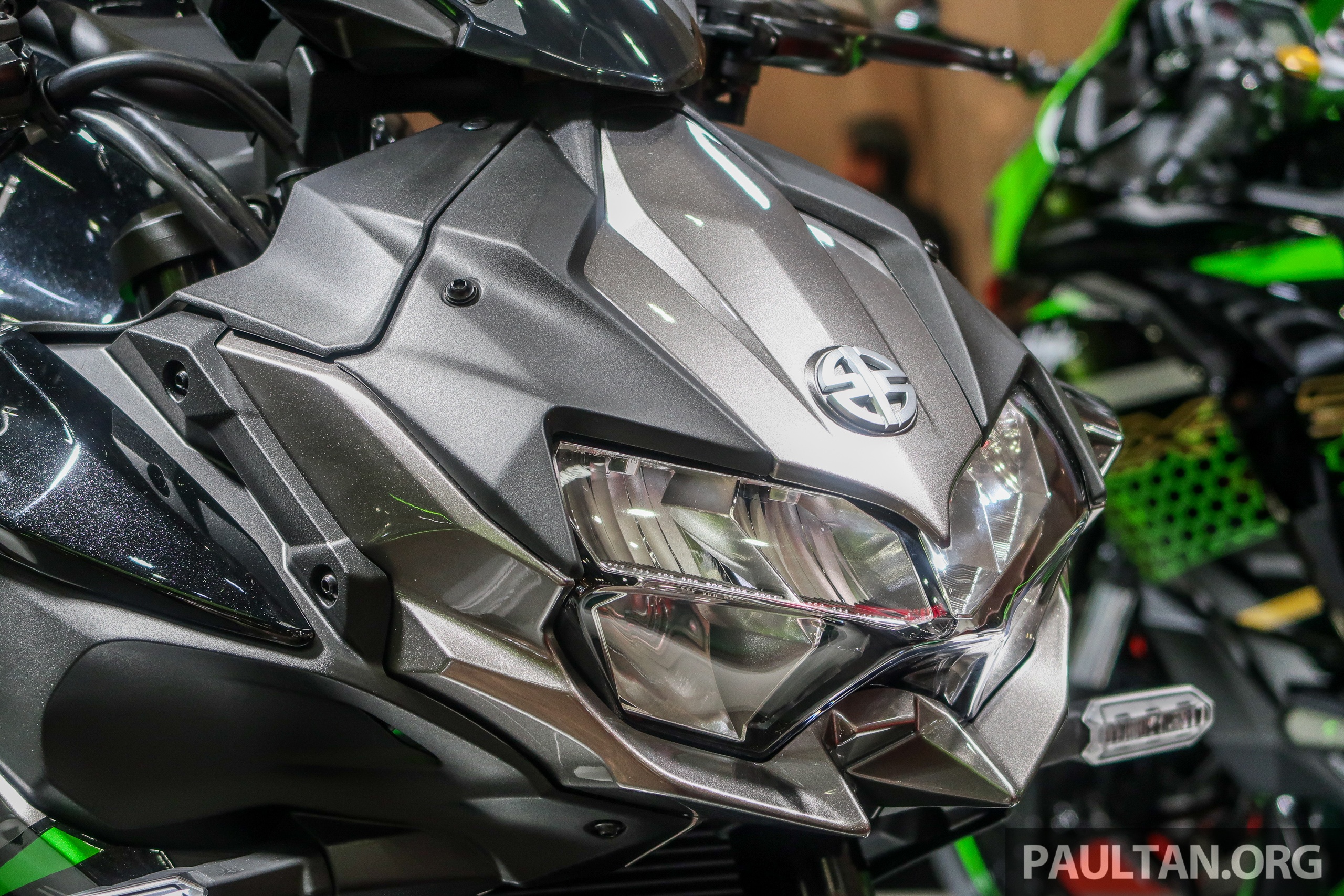 Can canh Kawasaki Z H2 anh 8