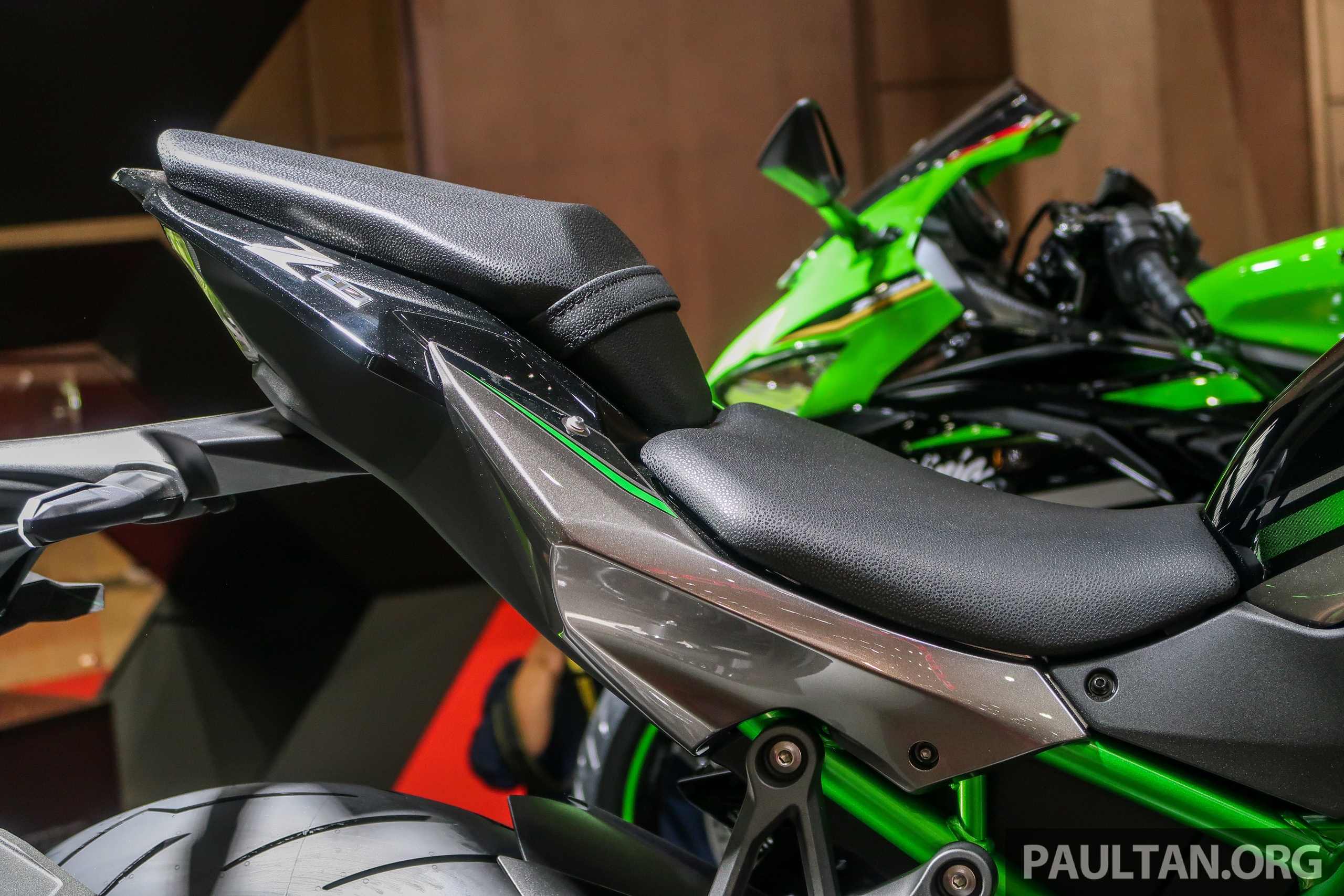 Can canh Kawasaki Z H2 anh 4