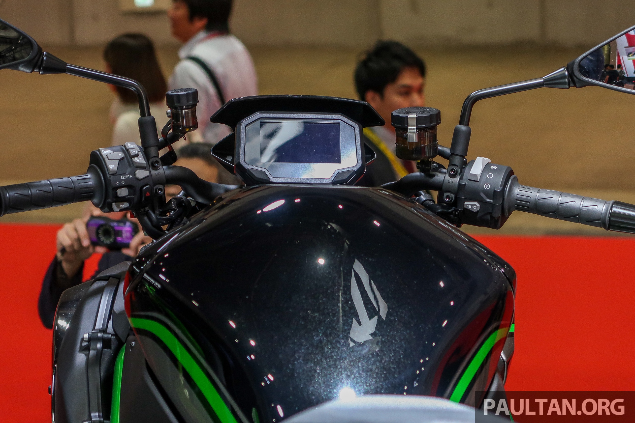 Can canh Kawasaki Z H2 anh 9