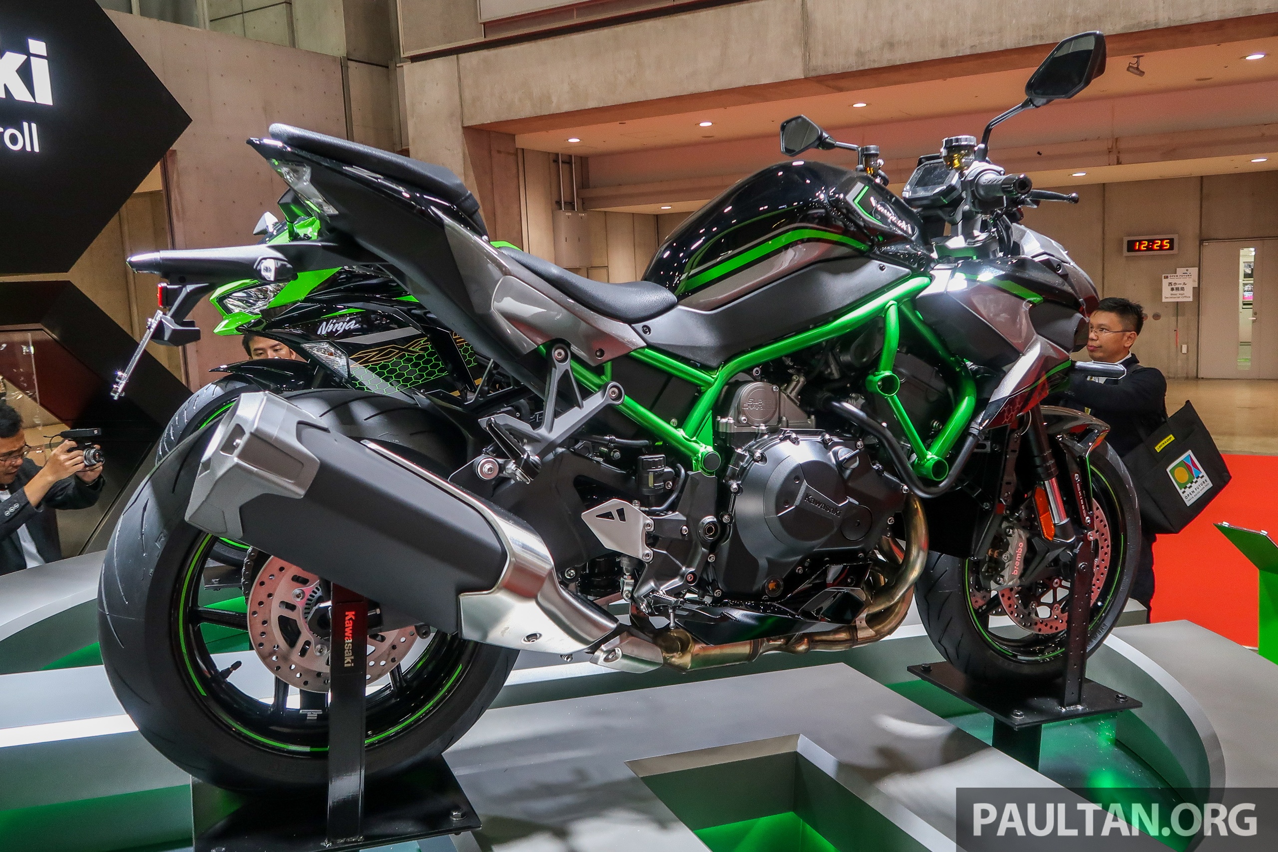 Can canh Kawasaki Z H2 anh 12