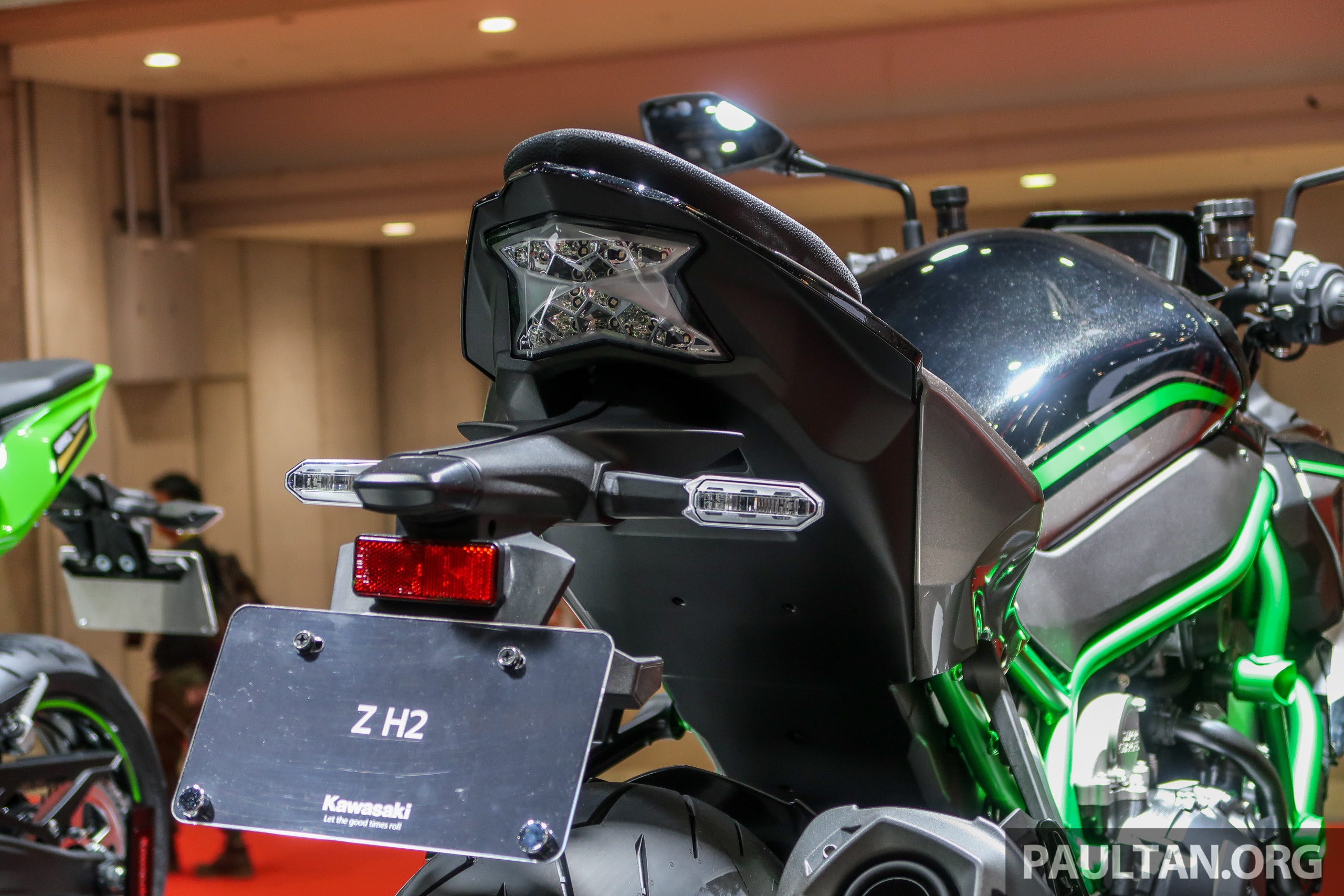 Can canh Kawasaki Z H2 anh 7
