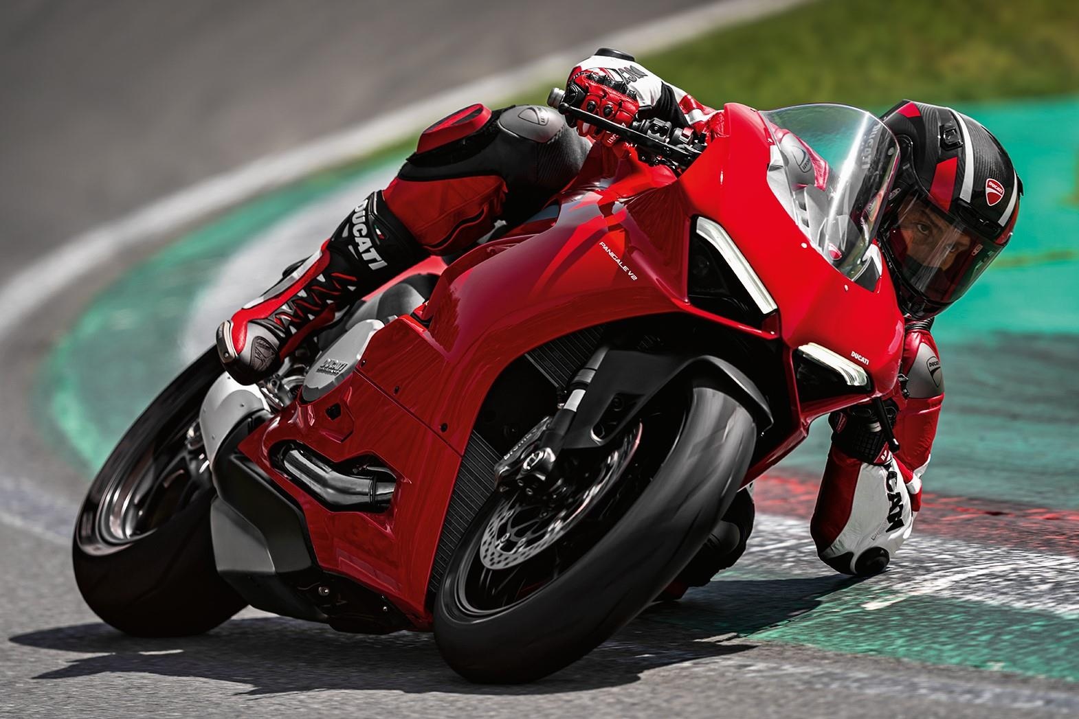 Ducati Panigale V2 ra mat, suc manh cua 959 trong than xac Panigale V4 hinh anh