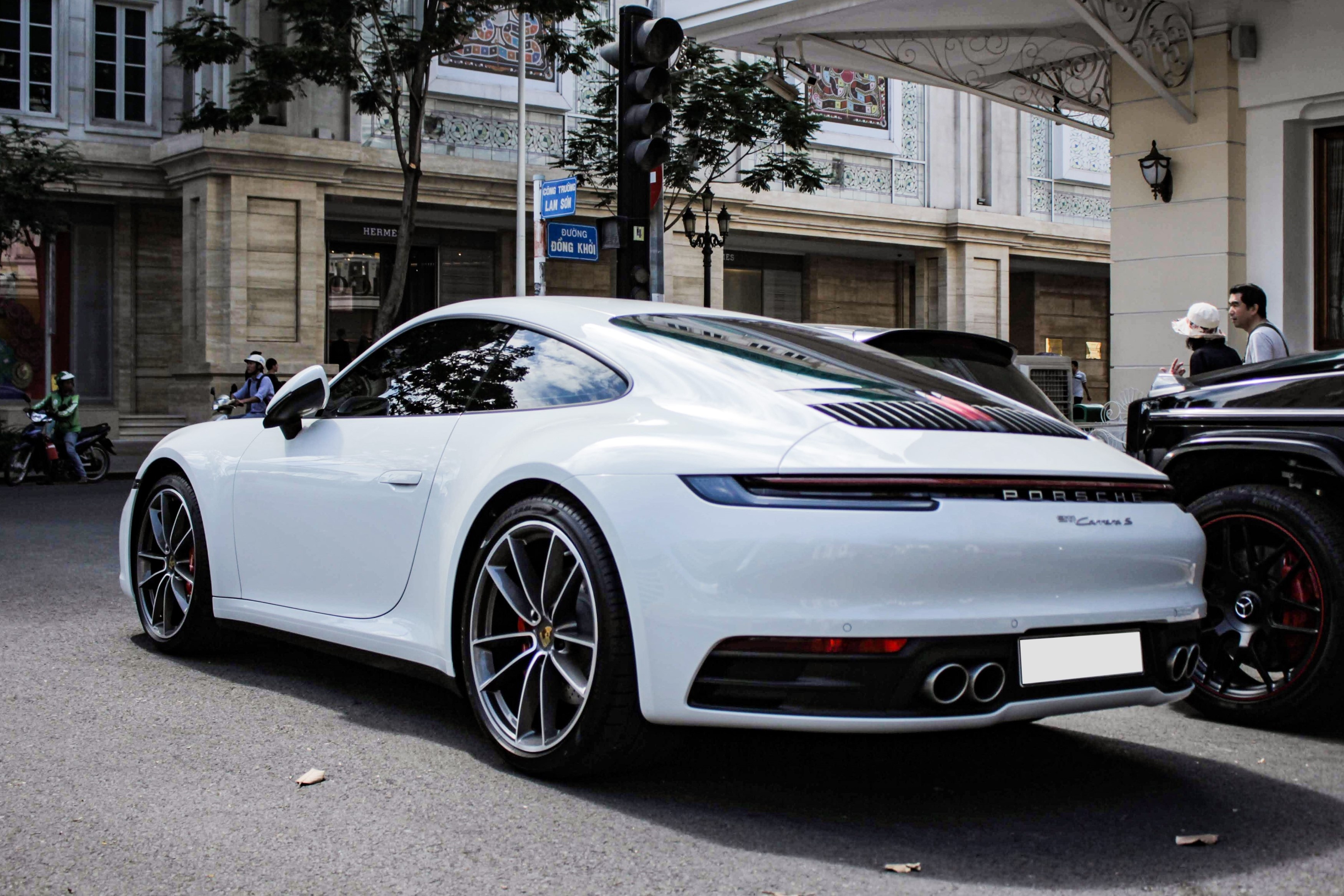 Cuong Do La tau Porsche 911 Carrera S anh 4