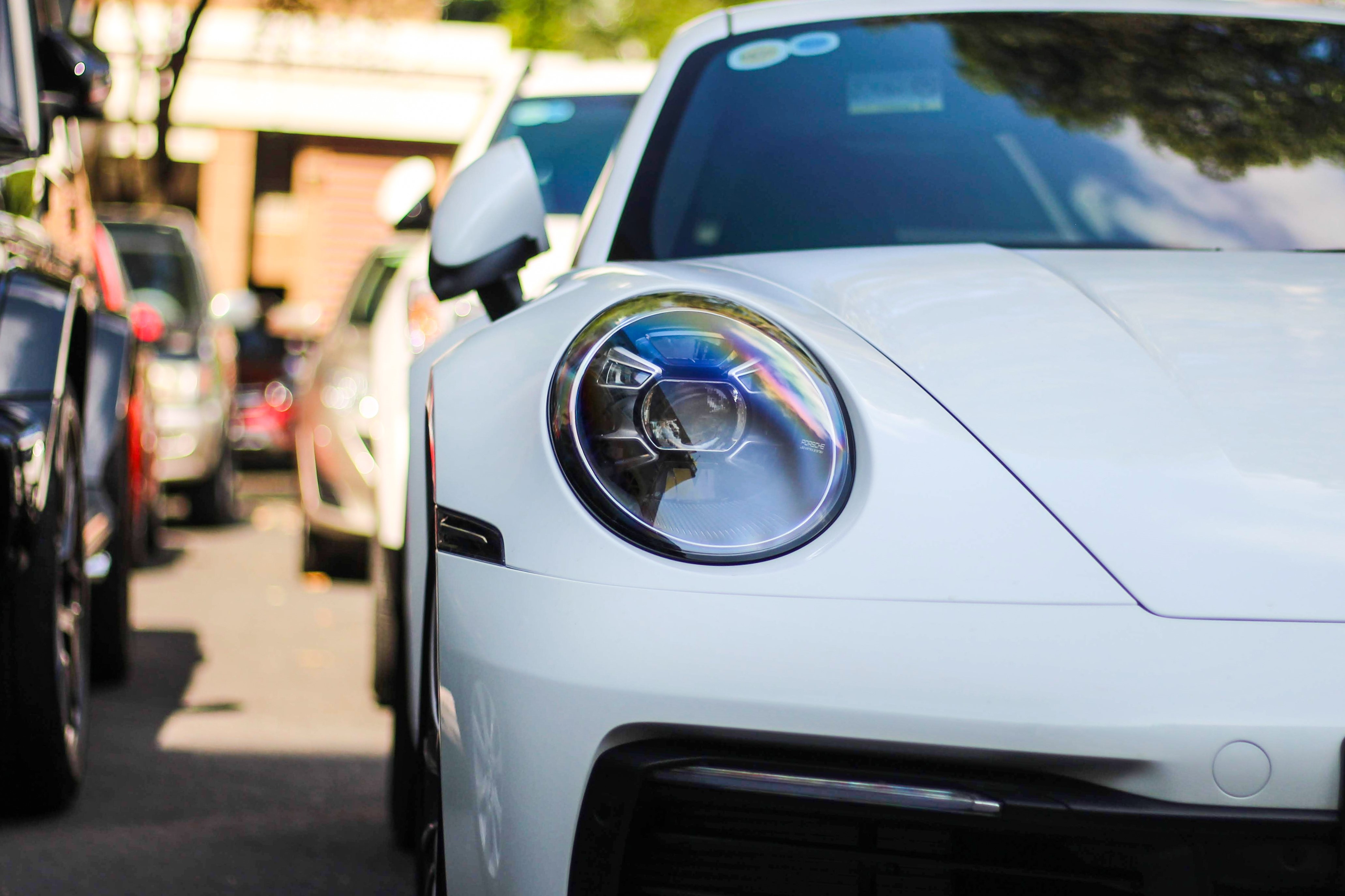 Cuong Do La tau Porsche 911 Carrera S anh 6