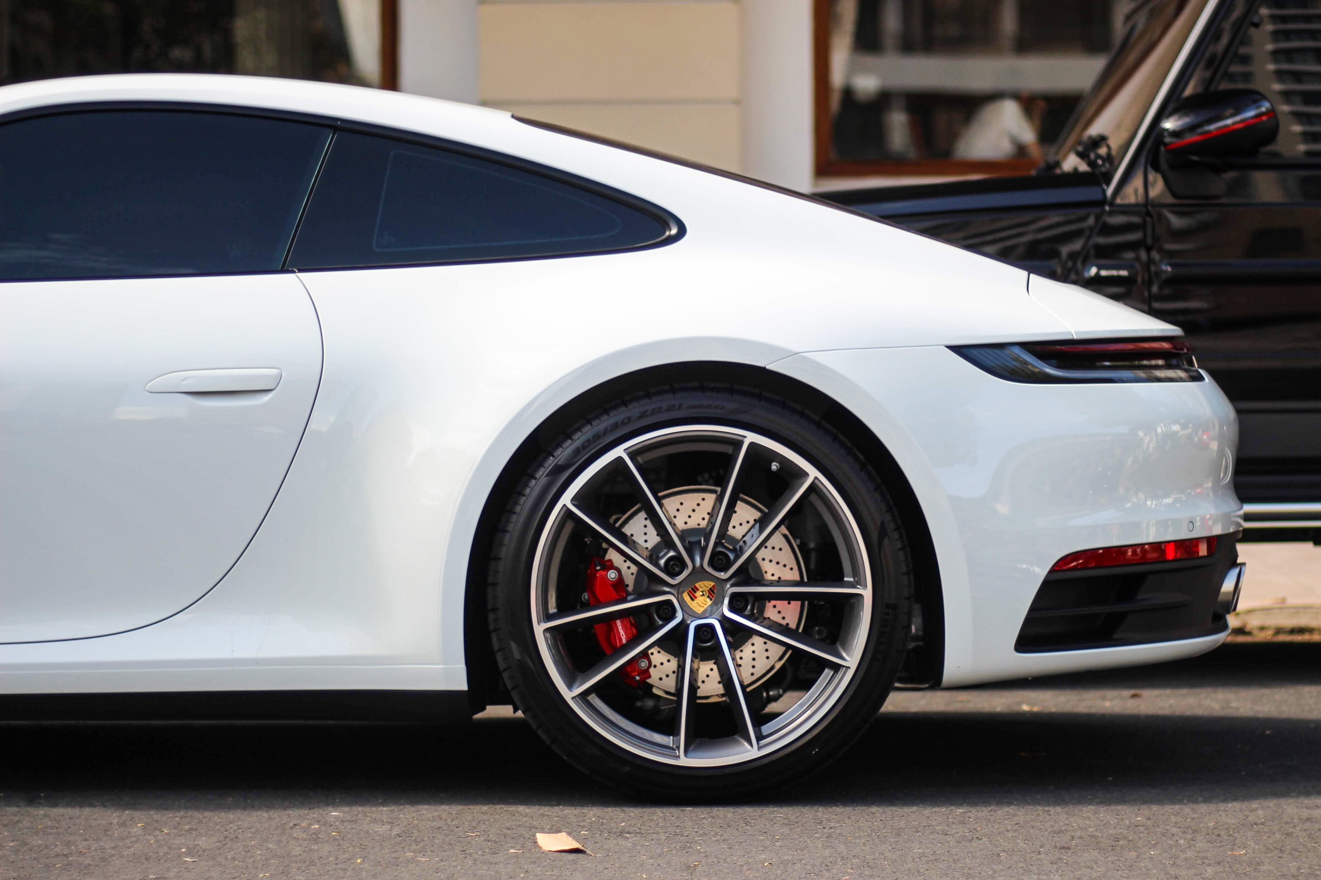 Cuong Do La tau Porsche 911 Carrera S anh 10