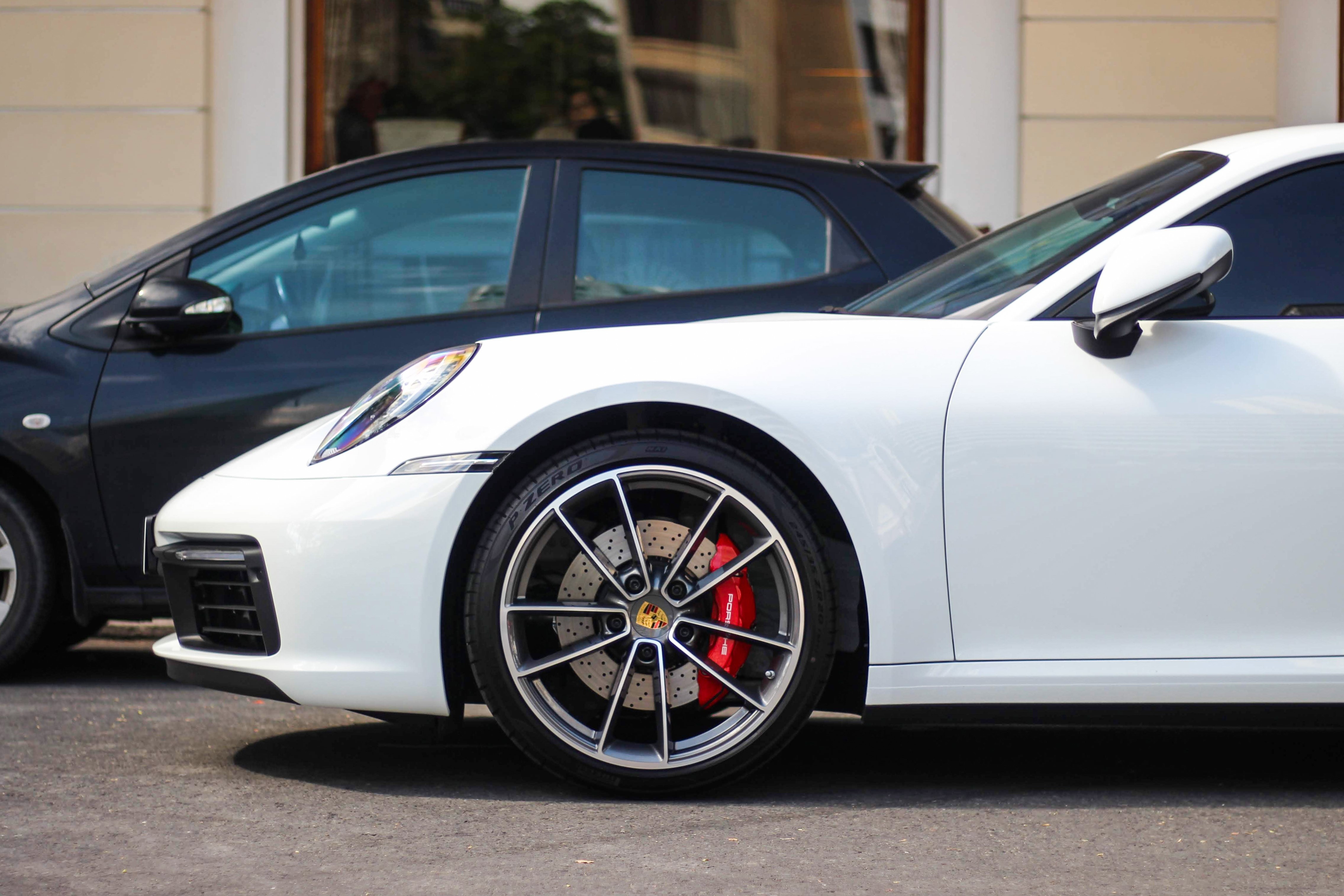 Cuong Do La tau Porsche 911 Carrera S anh 5