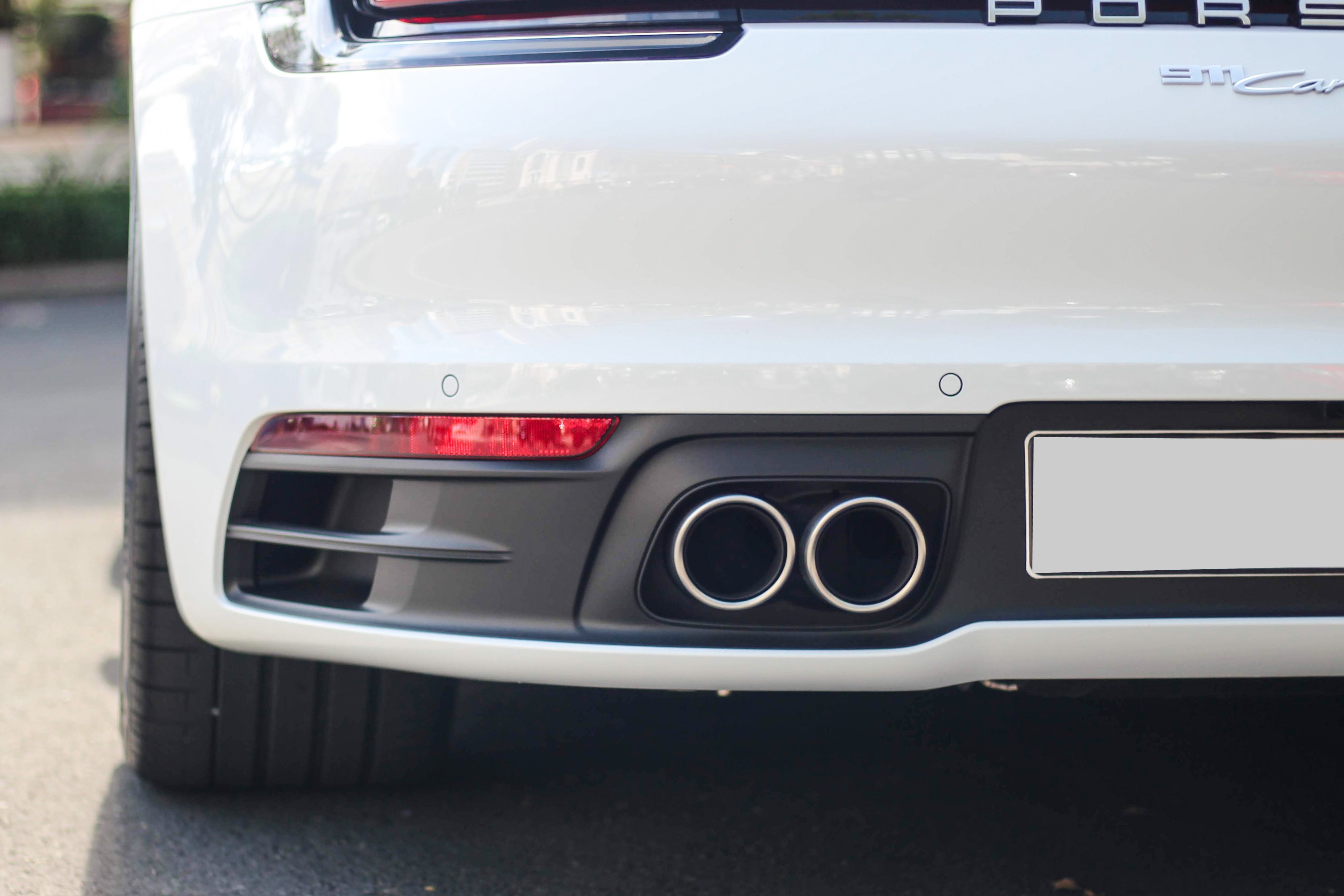 Cuong Do La tau Porsche 911 Carrera S anh 9