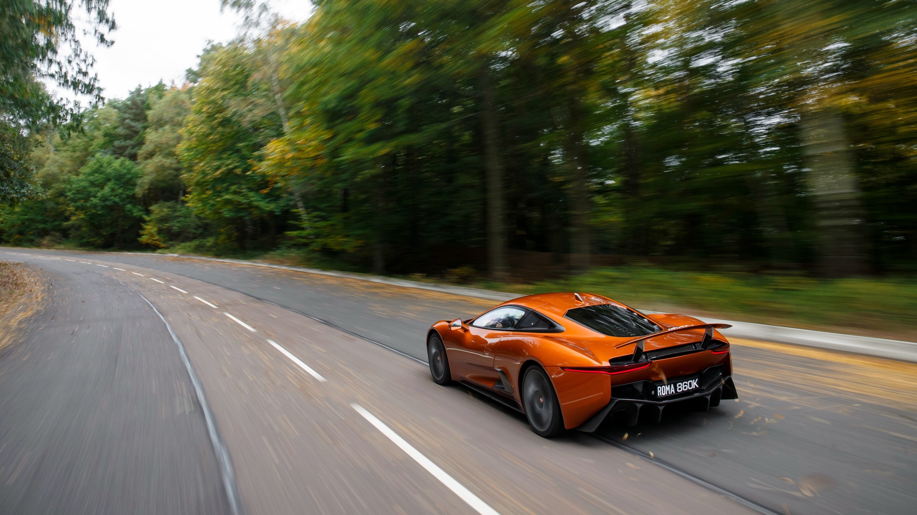 Jaguar C-X75 cua James Bond anh 12