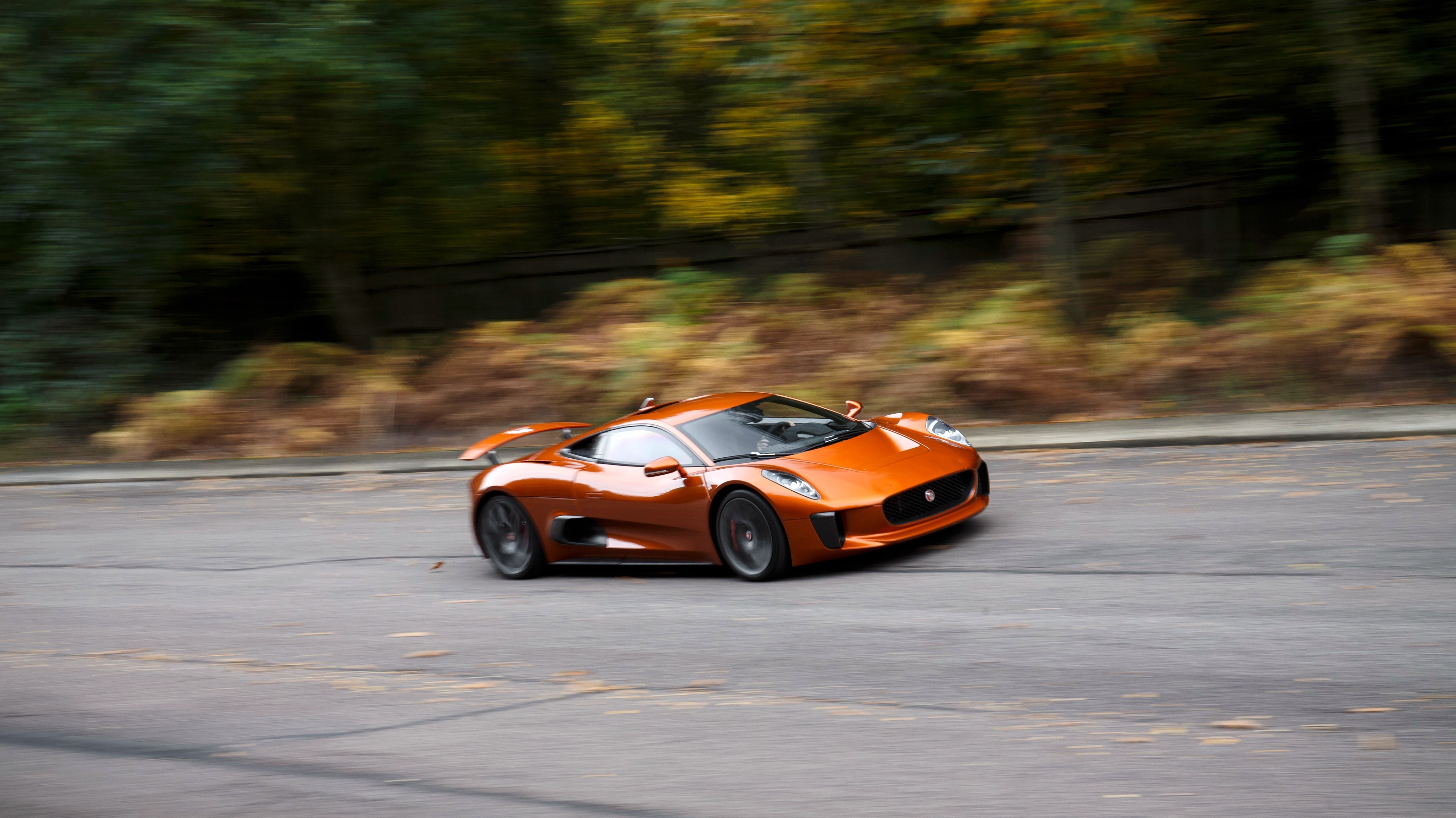 Jaguar C-X75 cua James Bond anh 25