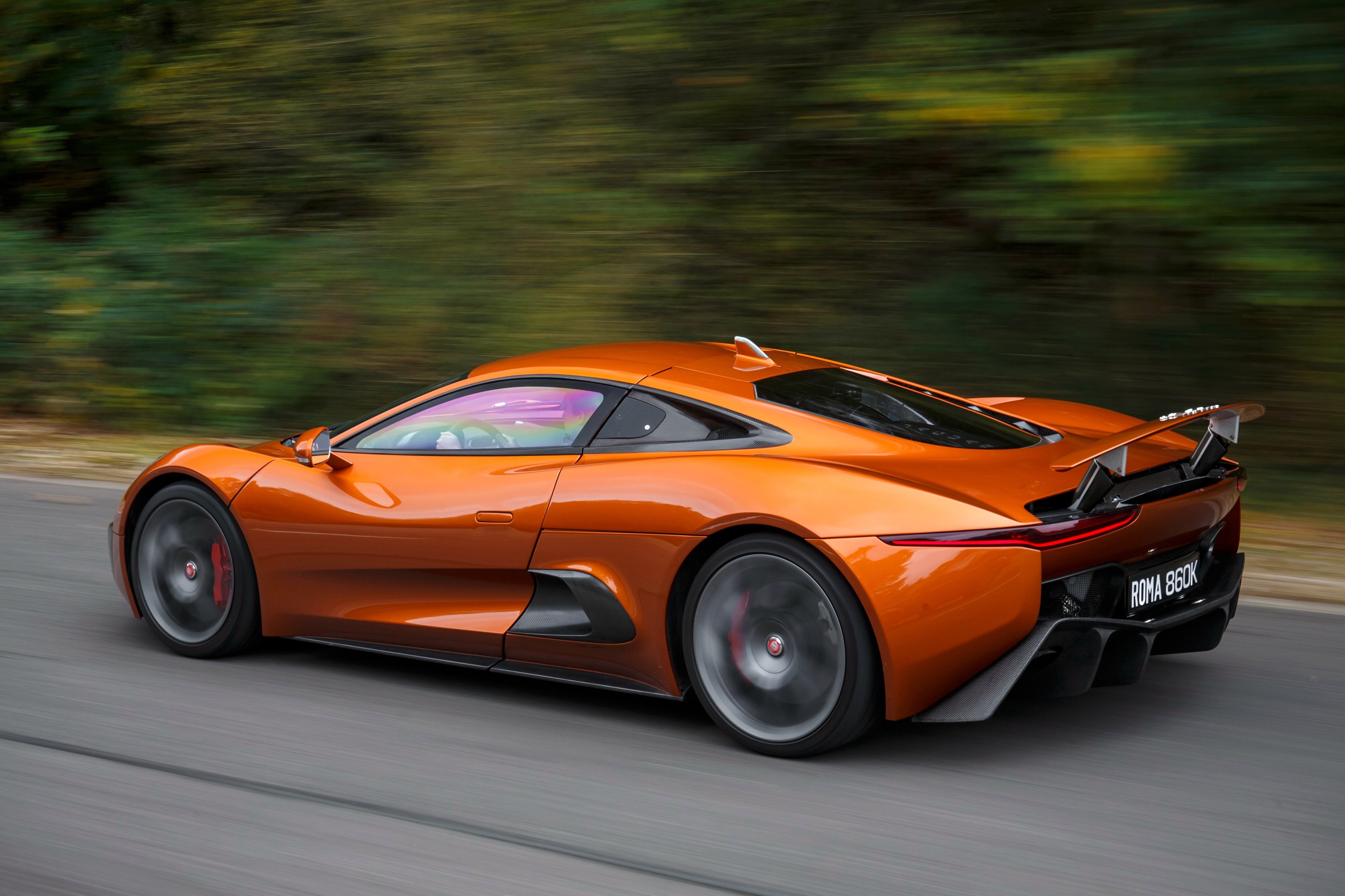 Jaguar C-X75 cua James Bond anh 10