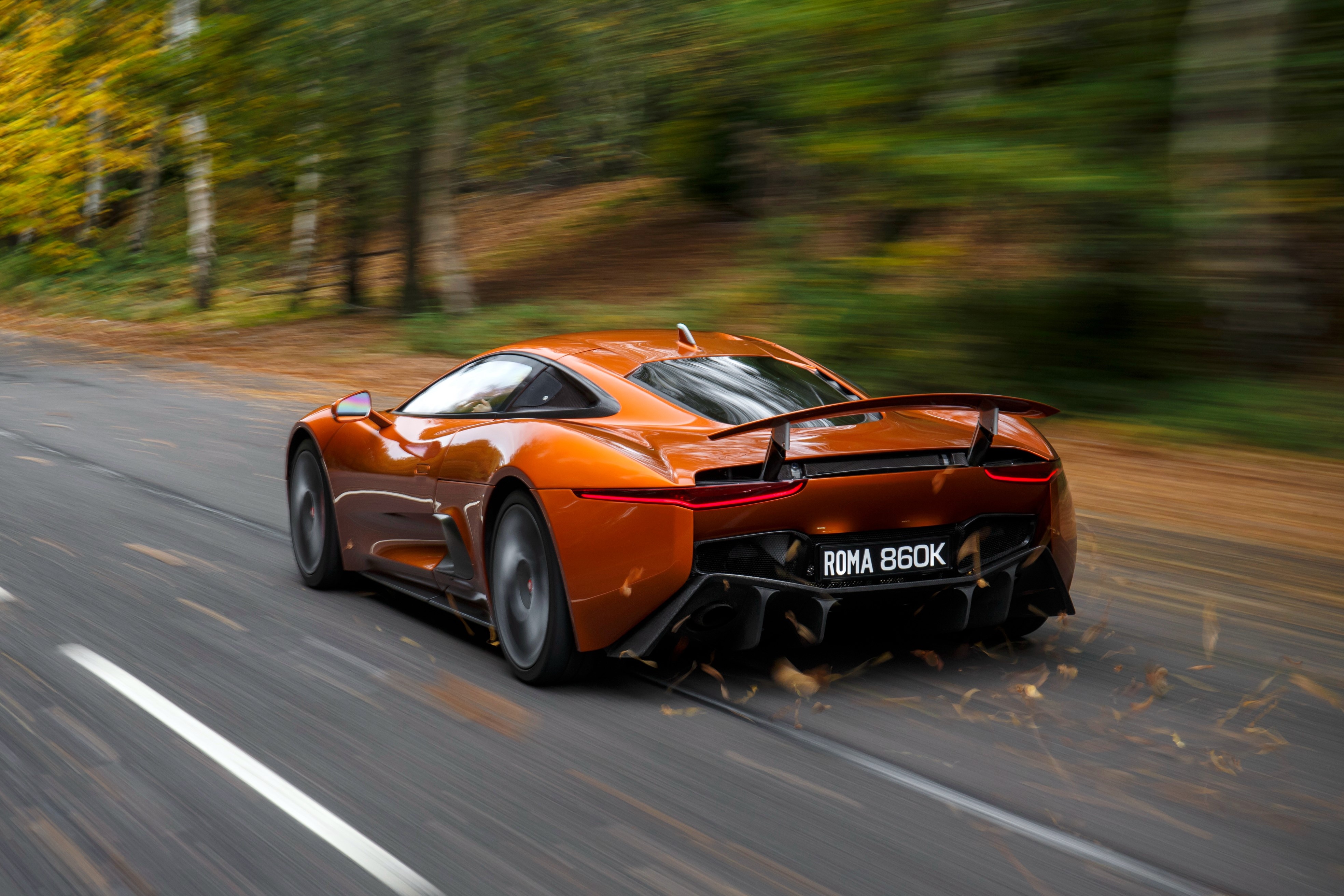 Jaguar C-X75 cua James Bond anh 14