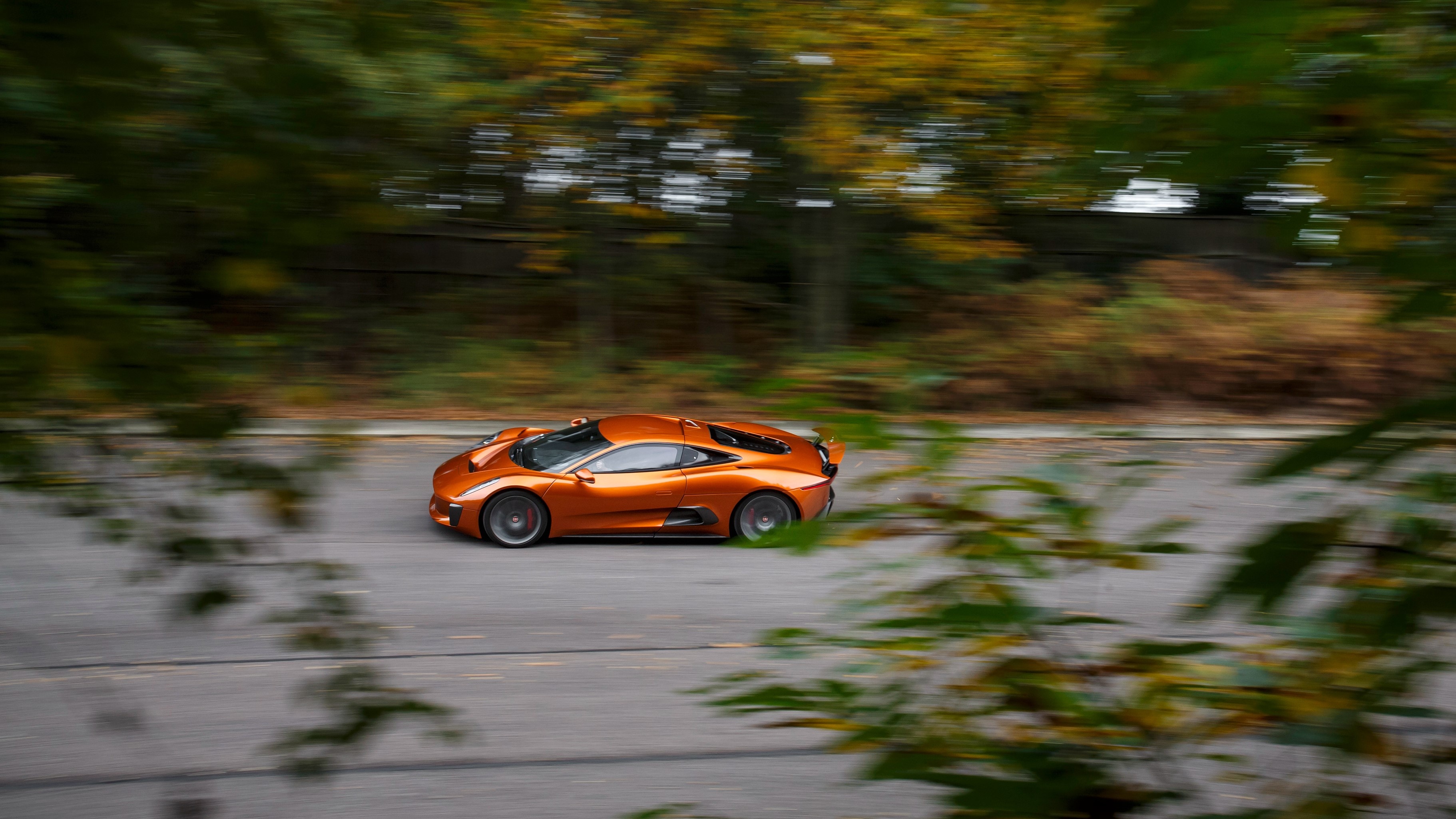 Jaguar C-X75 cua James Bond anh 15