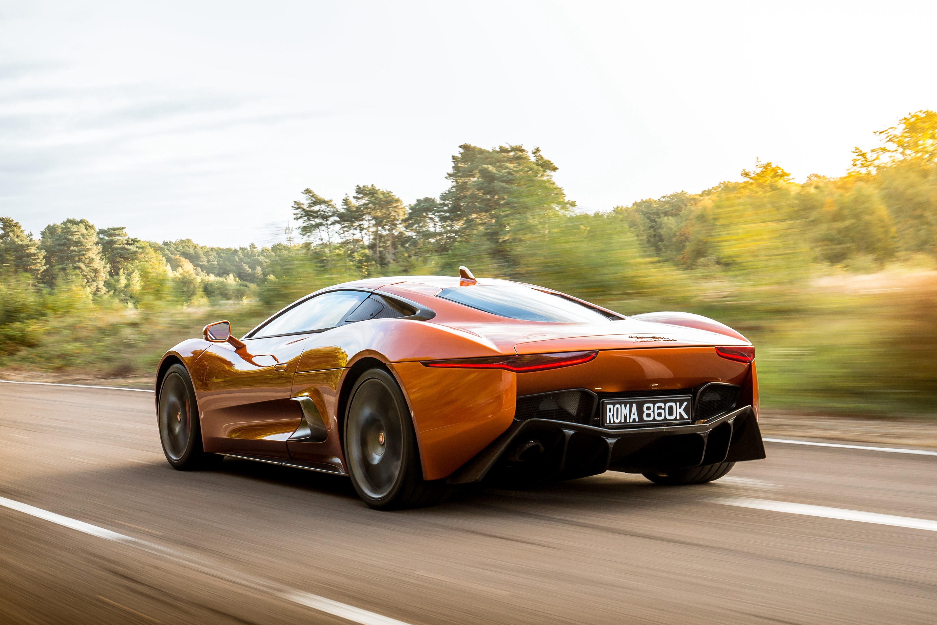 Jaguar C-X75 cua James Bond anh 19