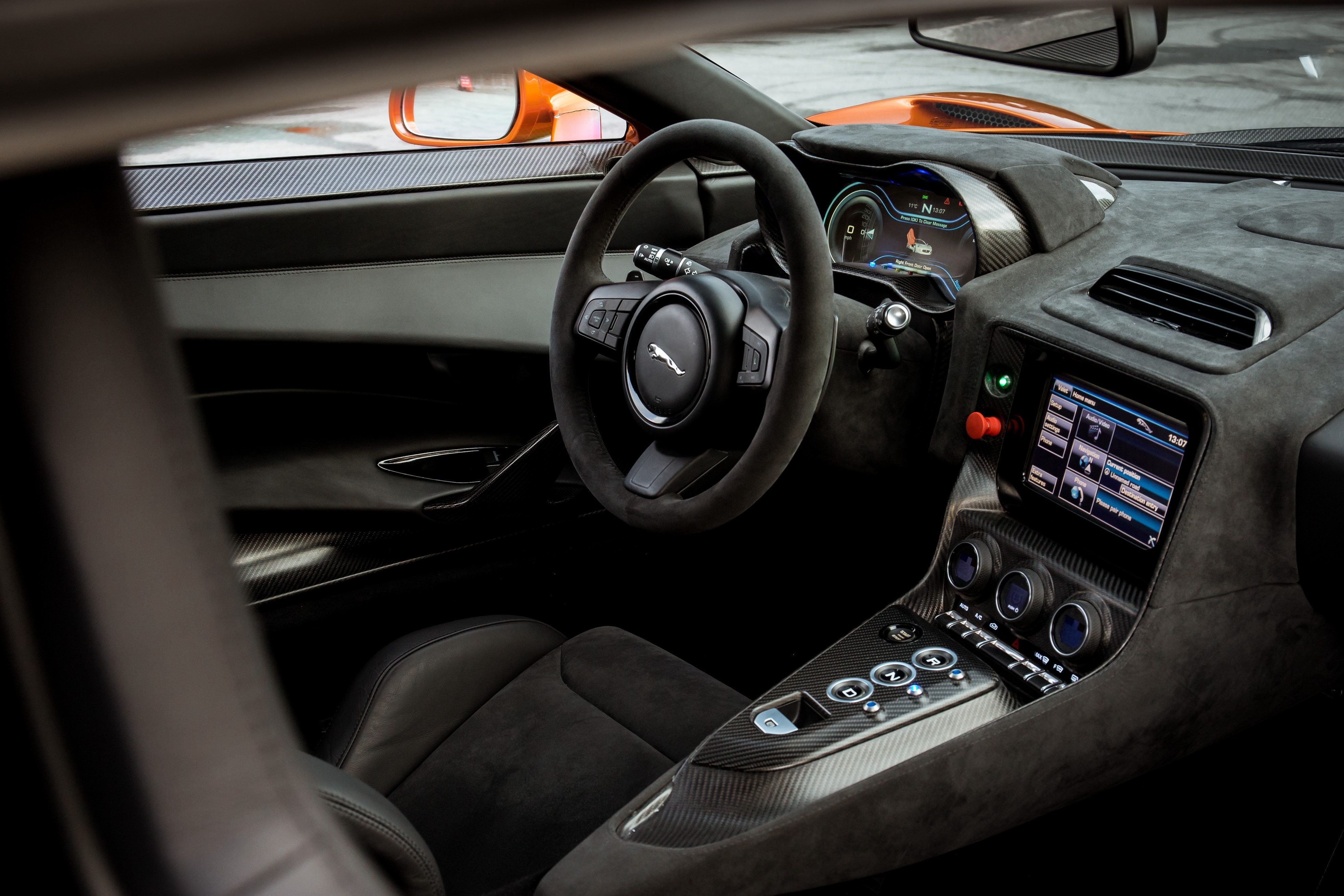 Jaguar C-X75 cua James Bond anh 29