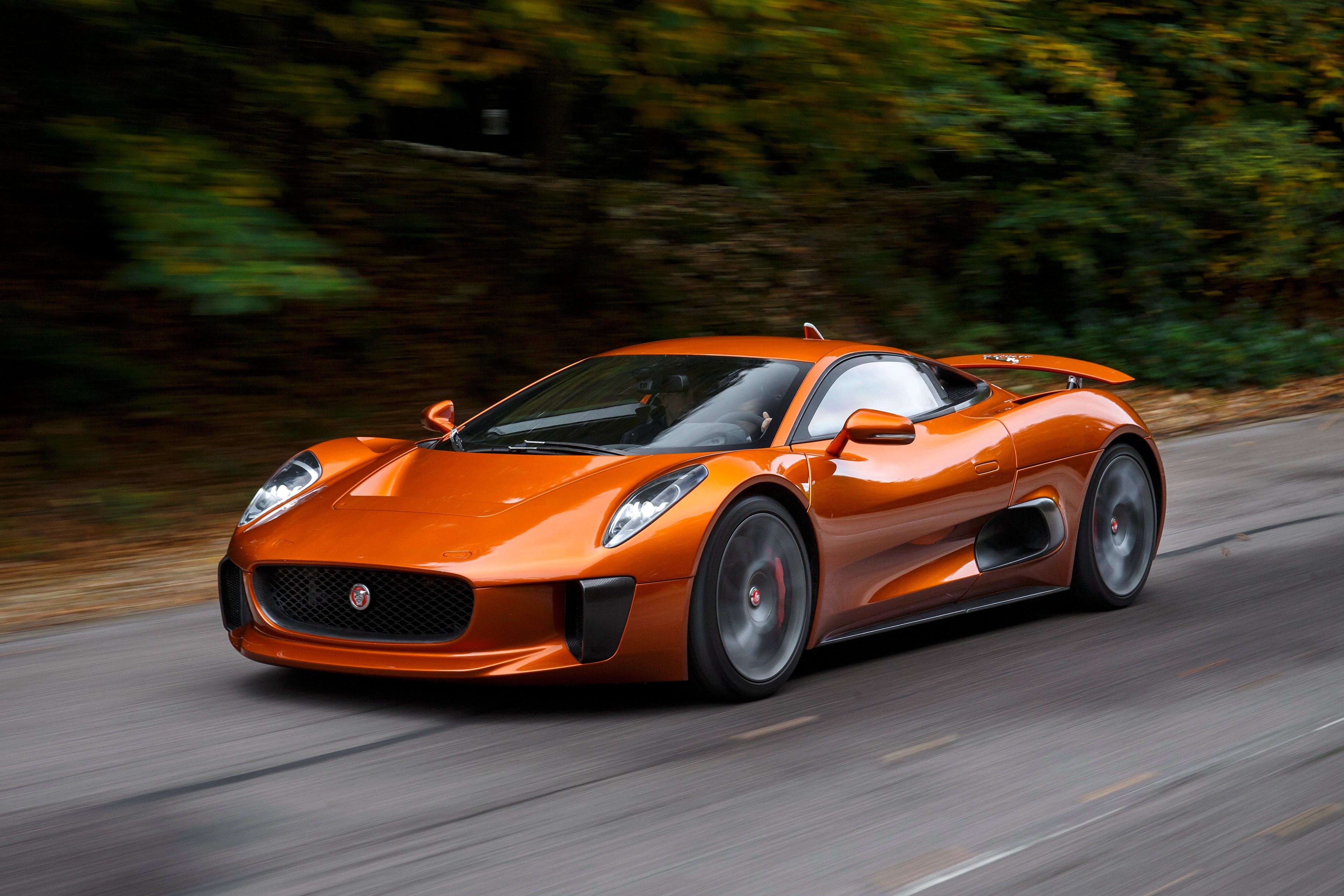 Jaguar C-X75 cua James Bond anh 30