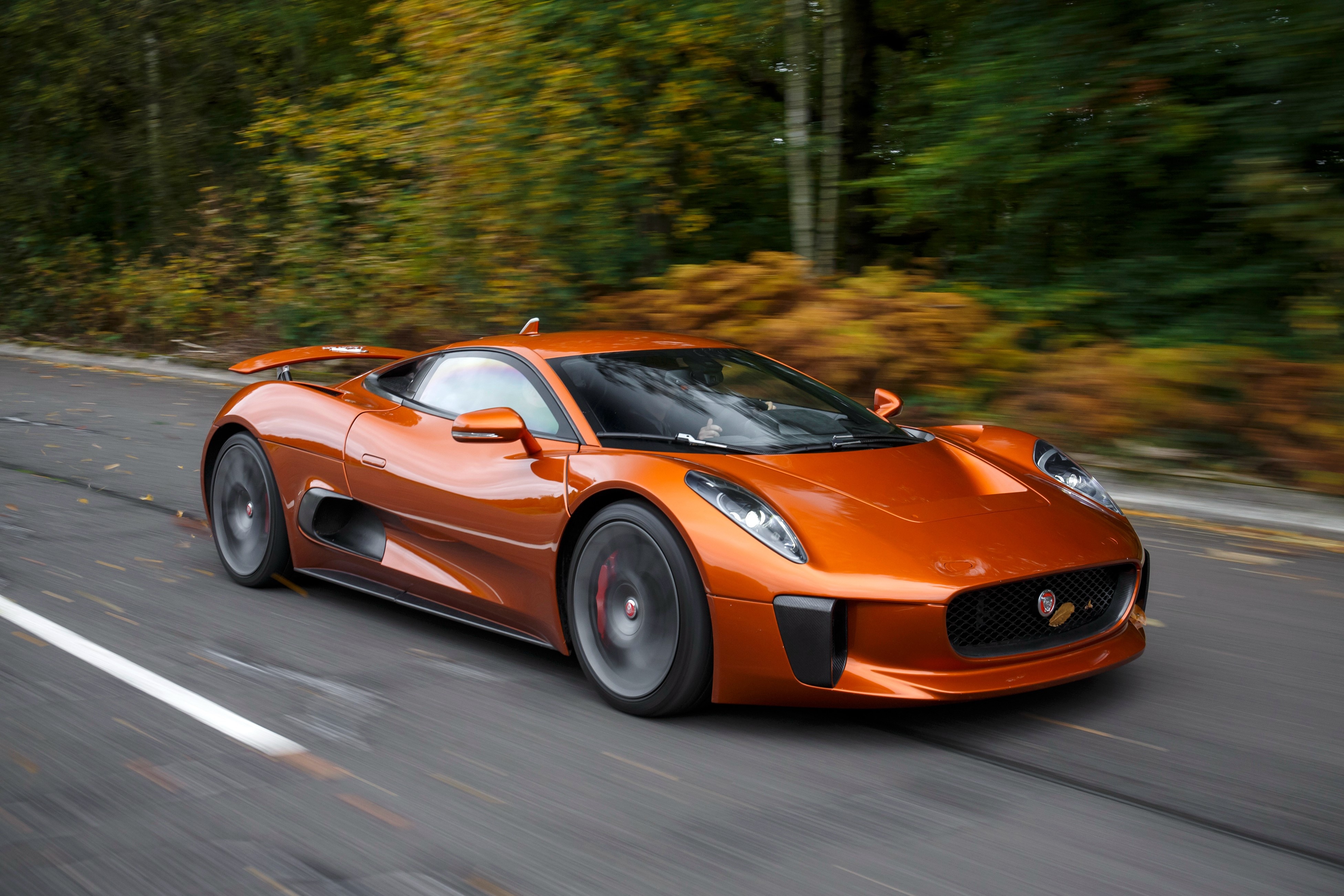 Jaguar C-X75 cua James Bond anh 31