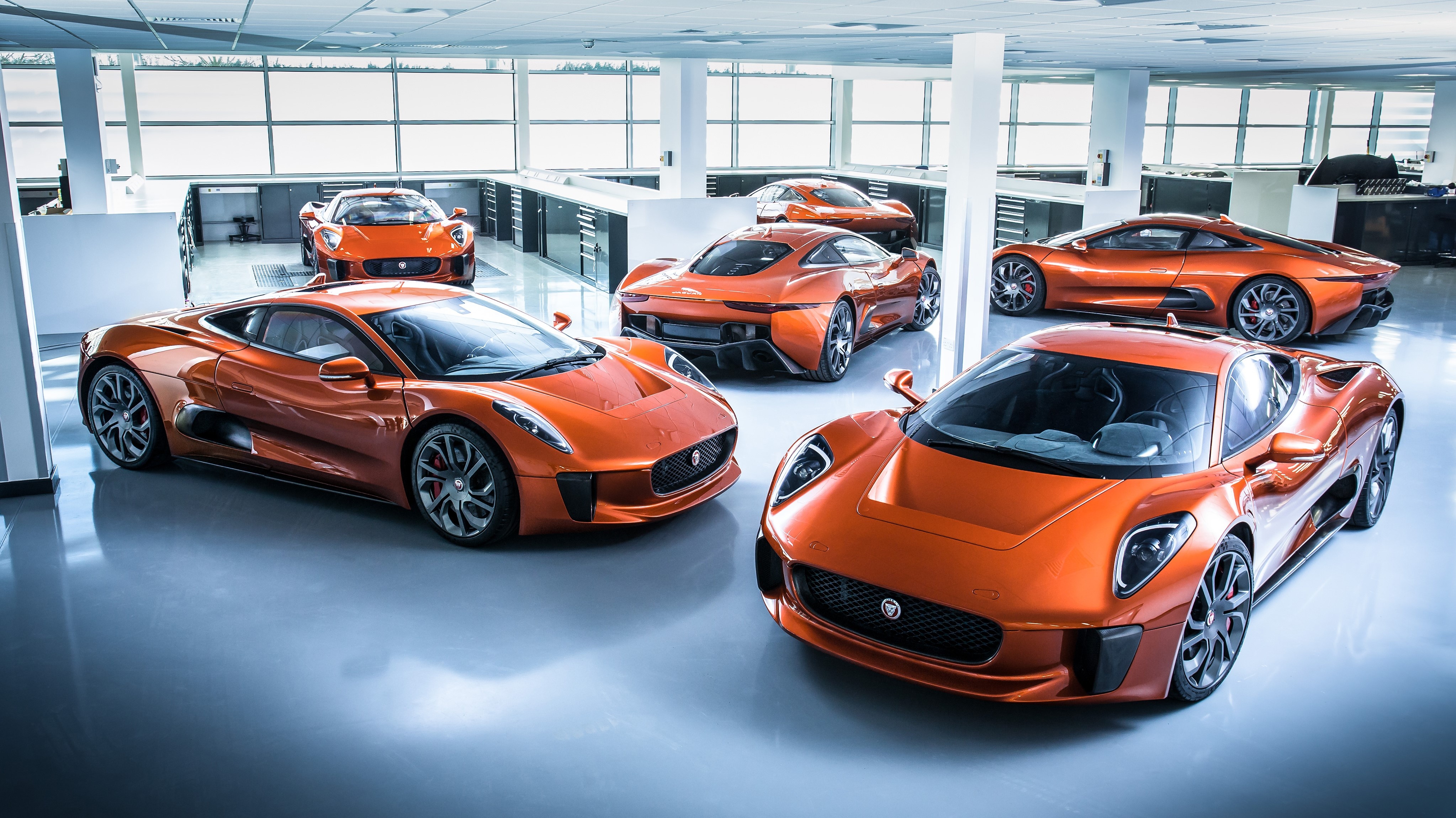Jaguar C-X75 cua James Bond anh 1